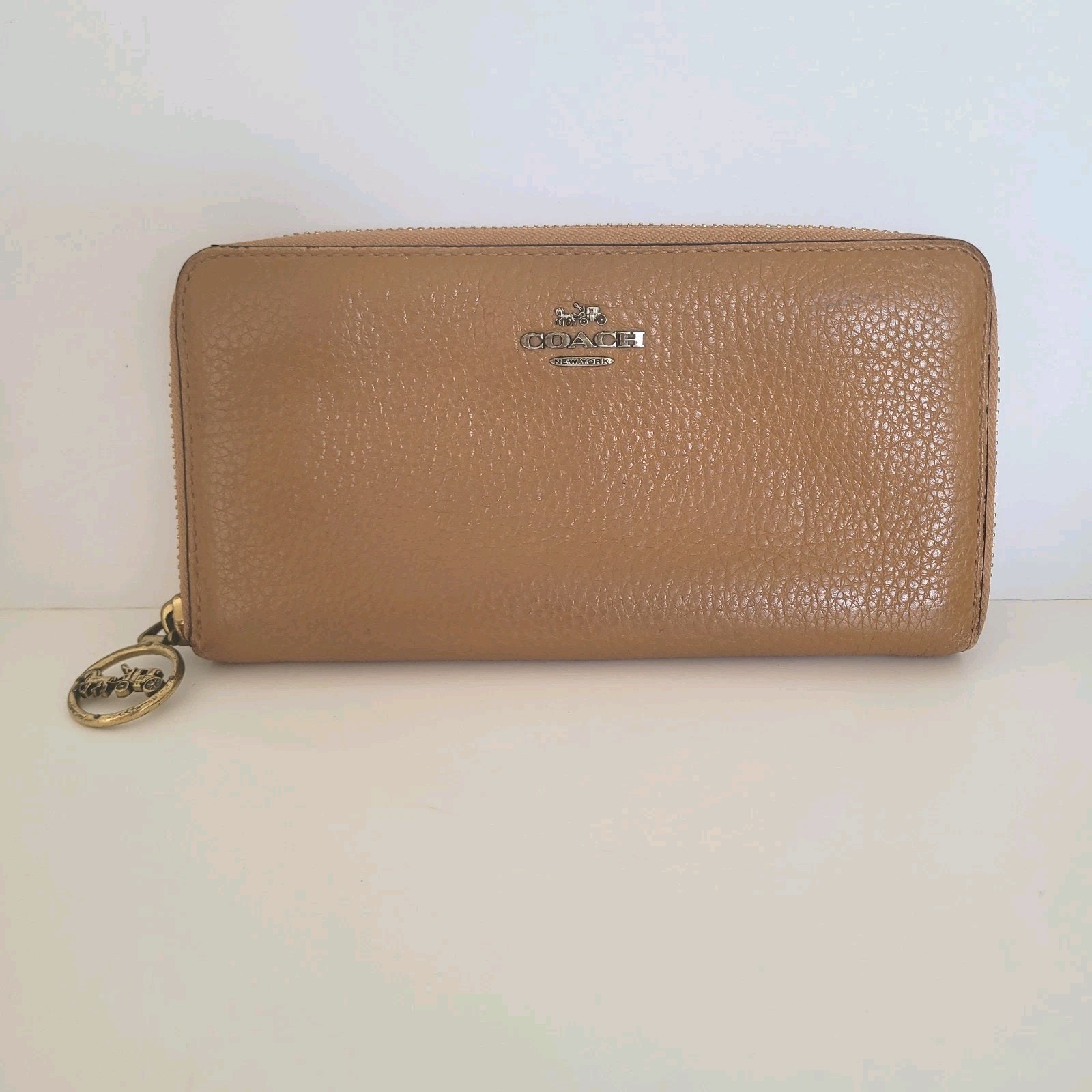 Coach Wallet Solid Brown Zip Around Large Clutch Pebble Leather Classic Logo