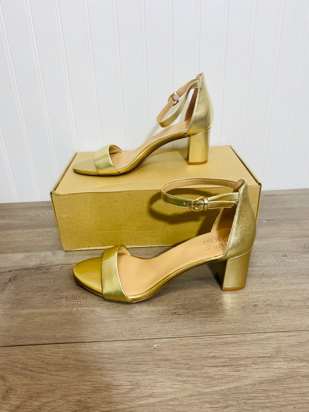 Brand new women’s Naturalizer Women's Vera Ankle Strap Dress Sandals size 10 M n