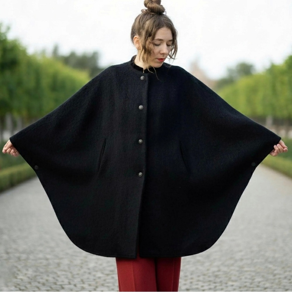 Tyroler-Loden Black Embroidered Pure Virgian Wool Poncho Cape Coat SZ 38 US 8