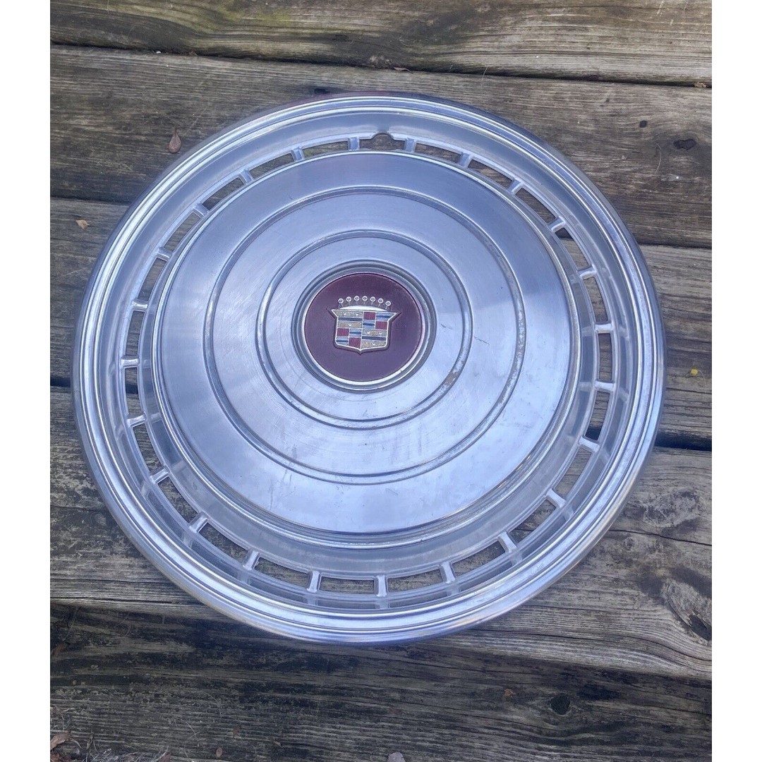 Vintage 70s Cadillac Deville Hubcap Rim Wheel Cover Hub 15 Bar Man Cave Decor