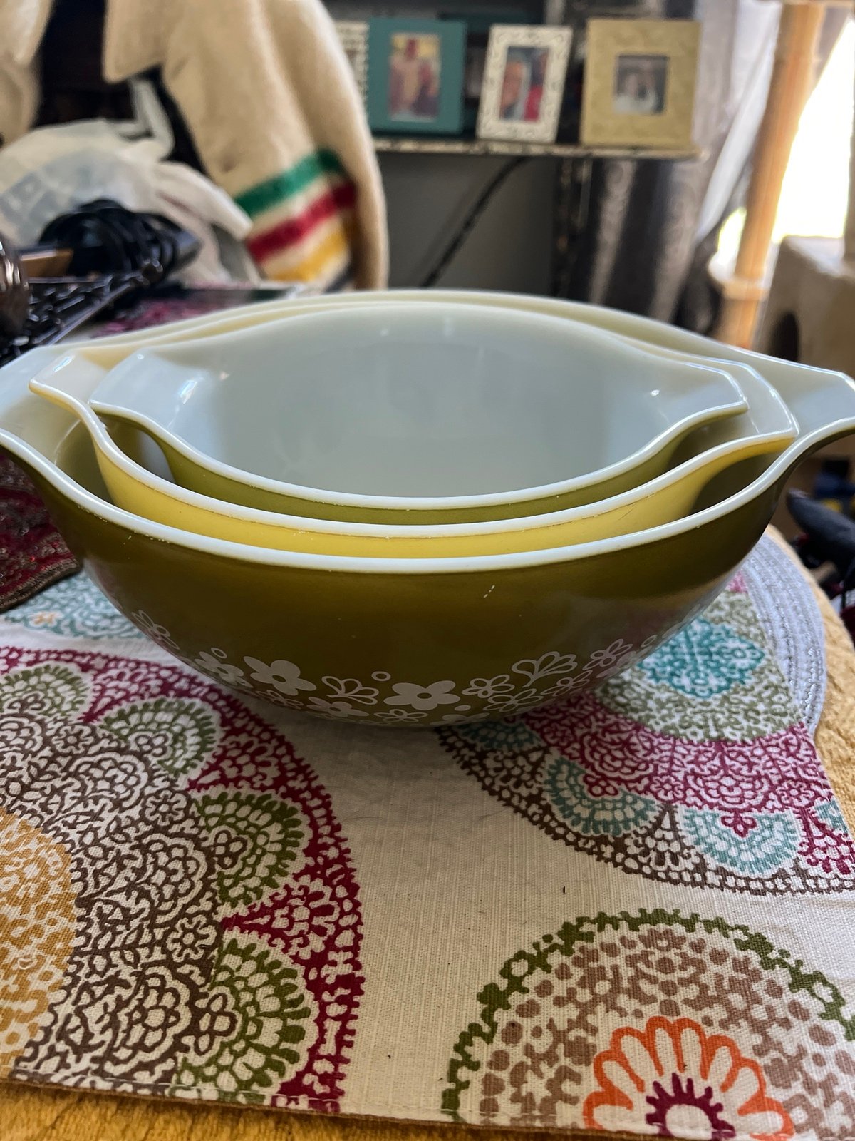 Vintage Pyrex Mixing Bowls Set of 3 Nesting Bowl’s
