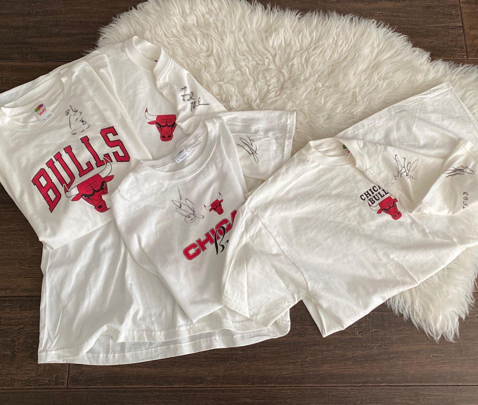 Lot of 4 Chicago Bulls autographed tees