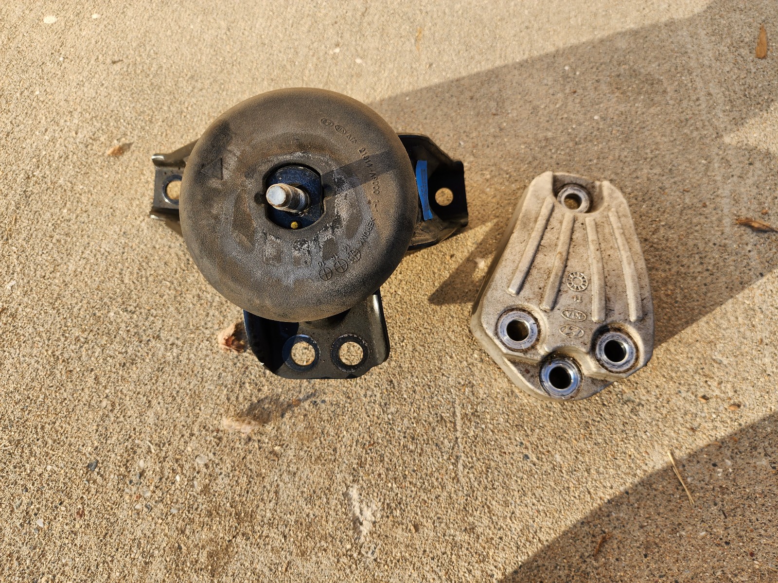 15-20 Kia Sedona Motor Mount