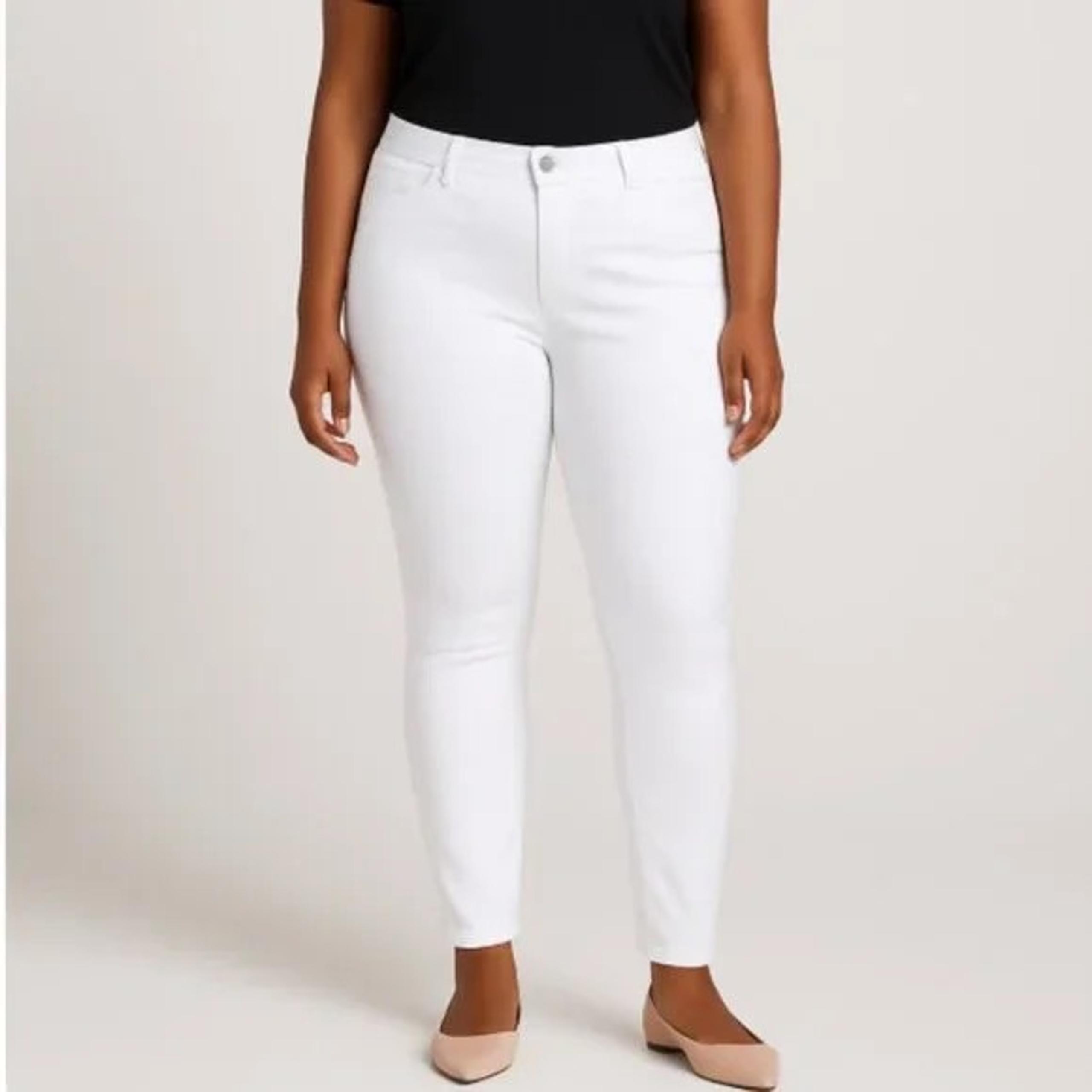 Women's White Skinny Jeans, size XL - Hue