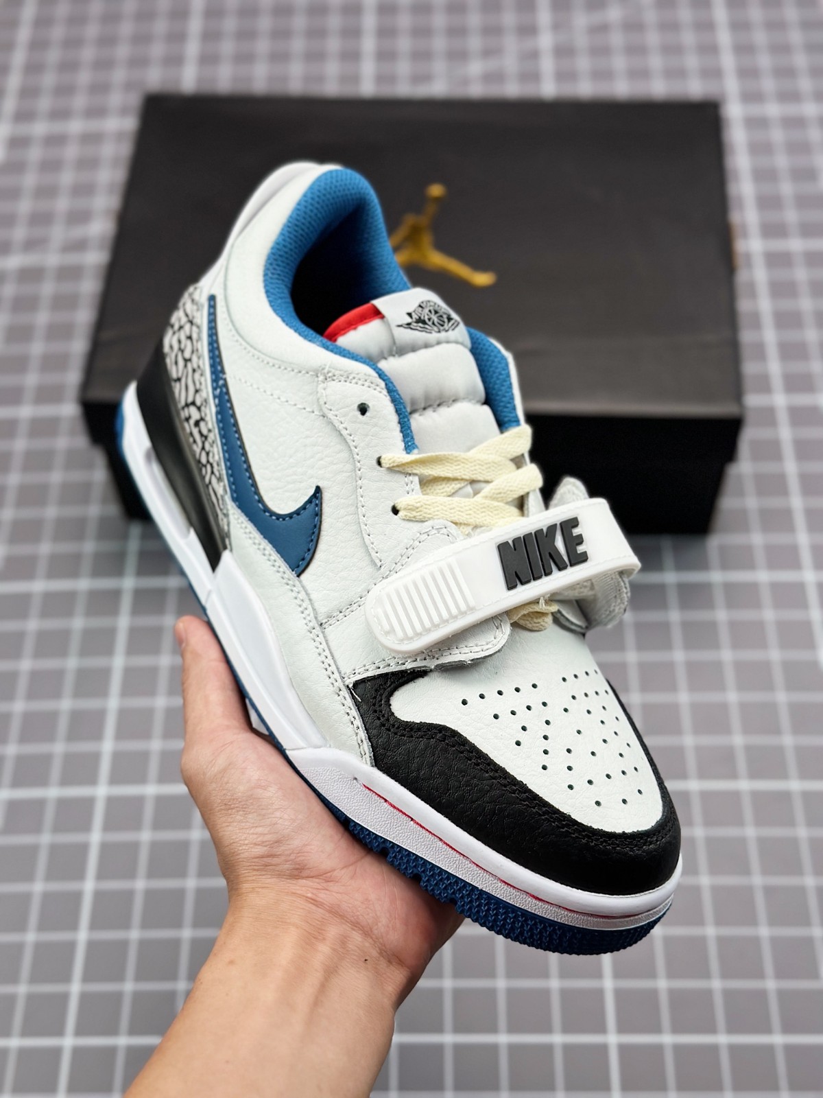Air Jordan legacy 312 White Blue