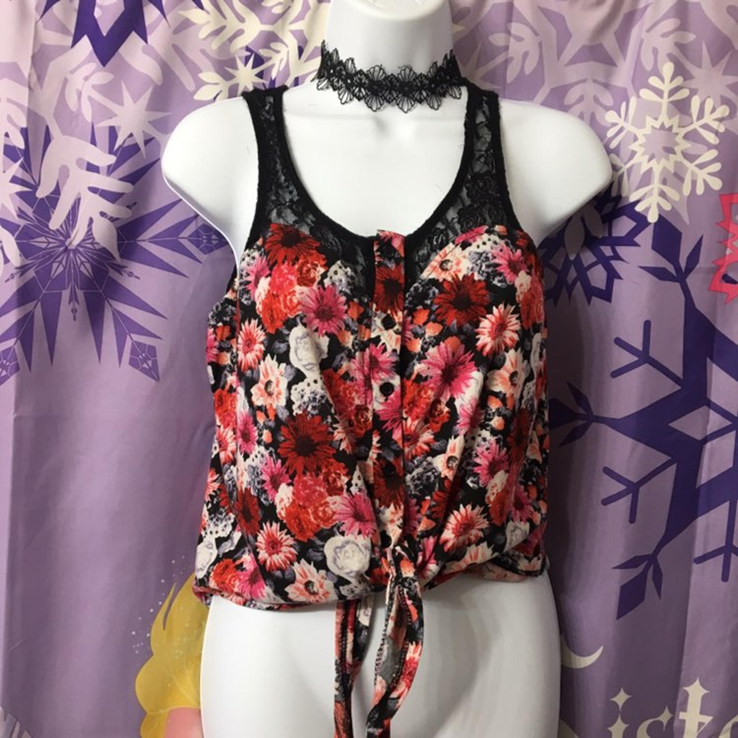 Hot Kiss | Floral Lace Tie Up Crop Blous