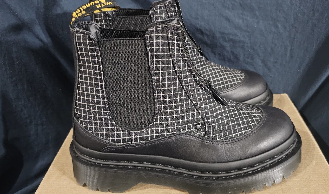 Dr Martens Black 2976 Bex Ripstop Grid Chelsea Boot Women SZ 7 New No Box Defect