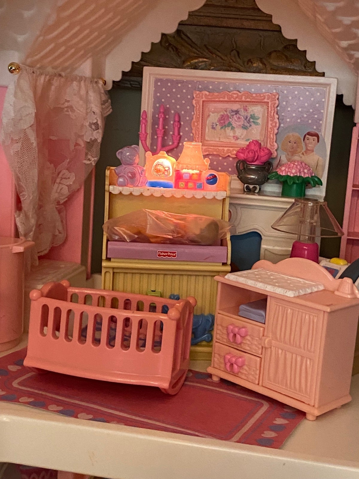 Complete nursery set! Loving family dollhouse & NEW BABY! LIGHTS UP!