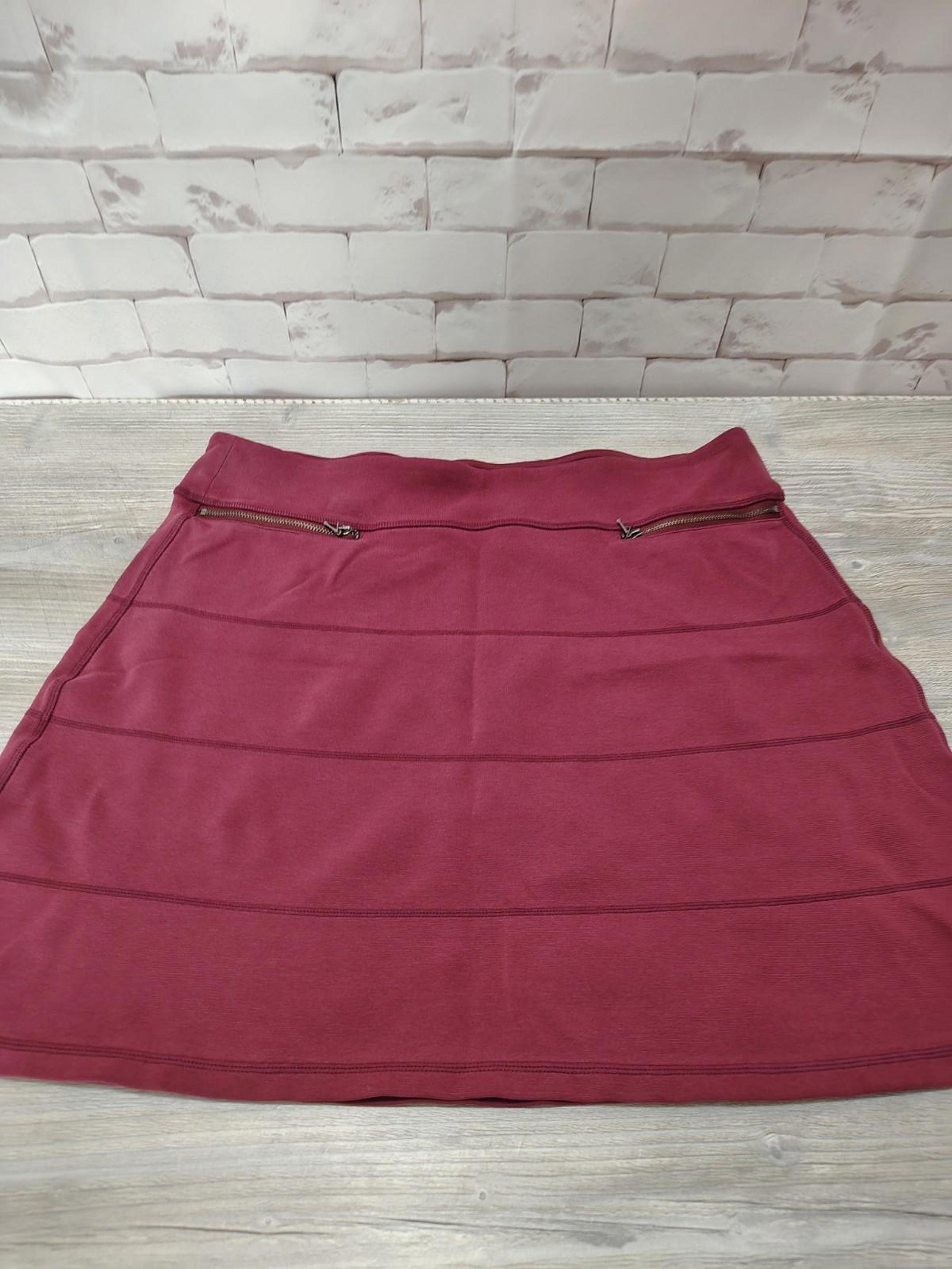 ATHLETA Sz Large Women Burgundy Ponte Knit Activewear Skirt Strata Knit A Line