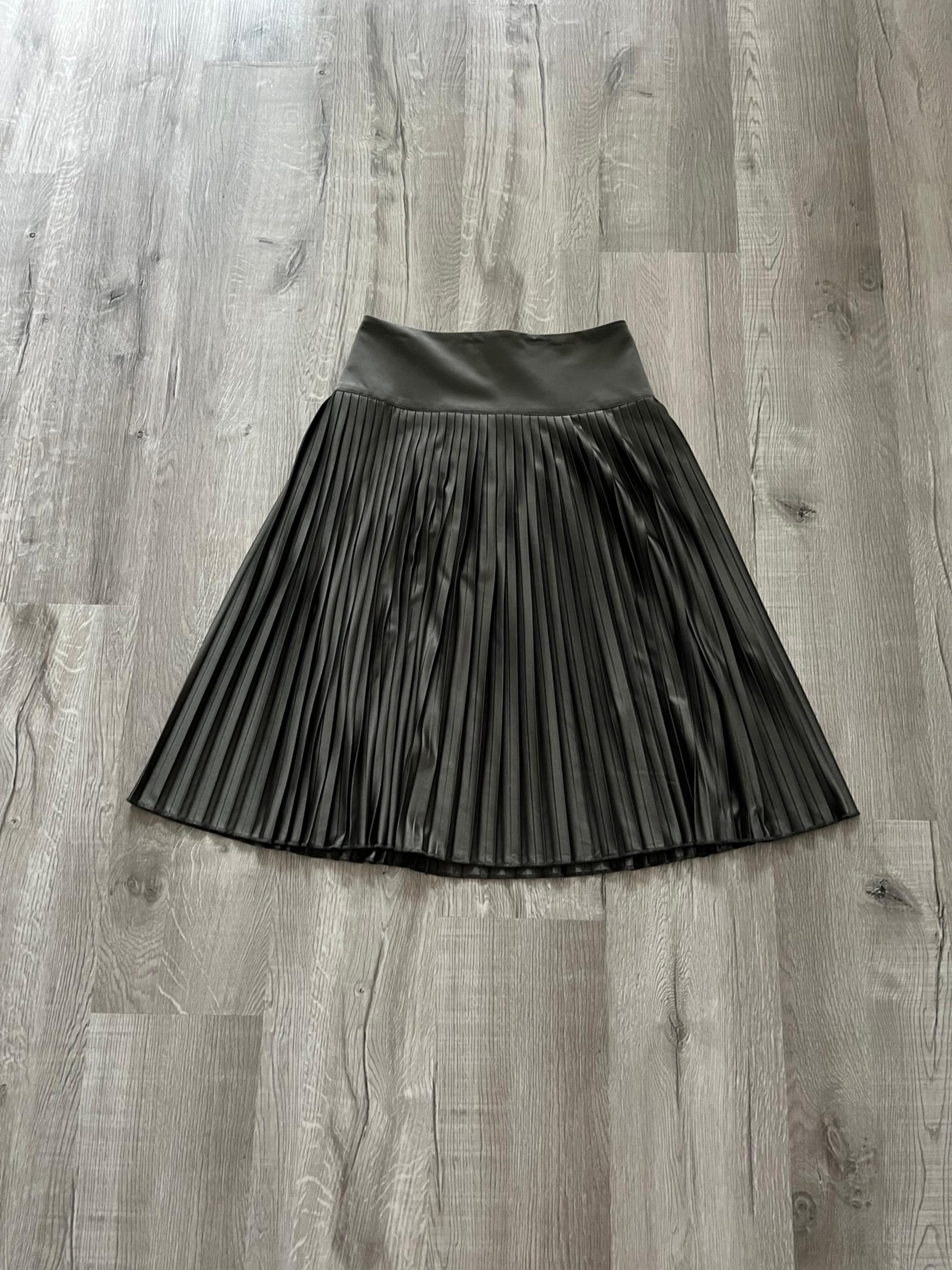 Uniqlo Green Midi A-Line Skirt Pleated