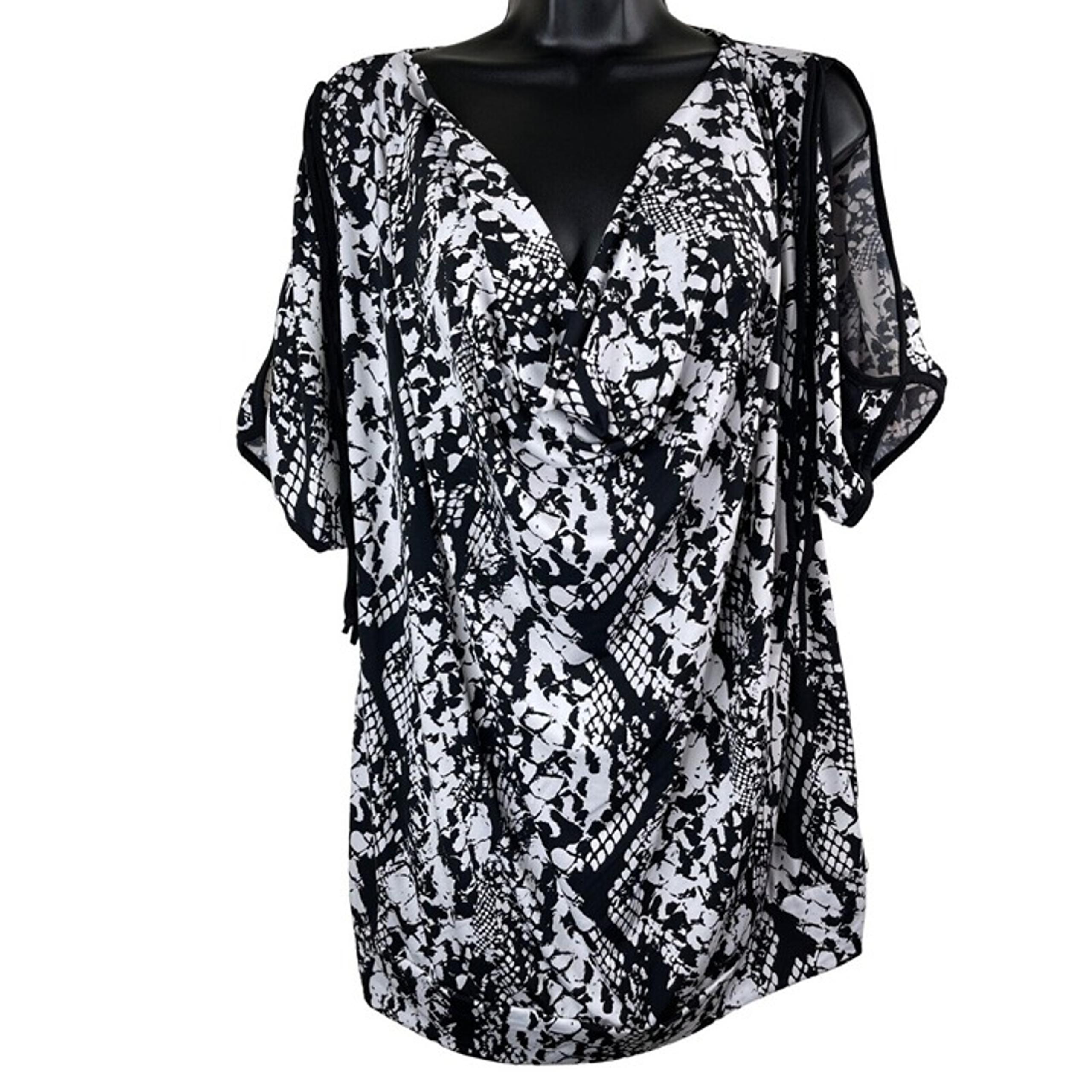 Fashion Bug Blouse Womens Plus Size 1X Short Slit Sleeve Black White Stretch Top