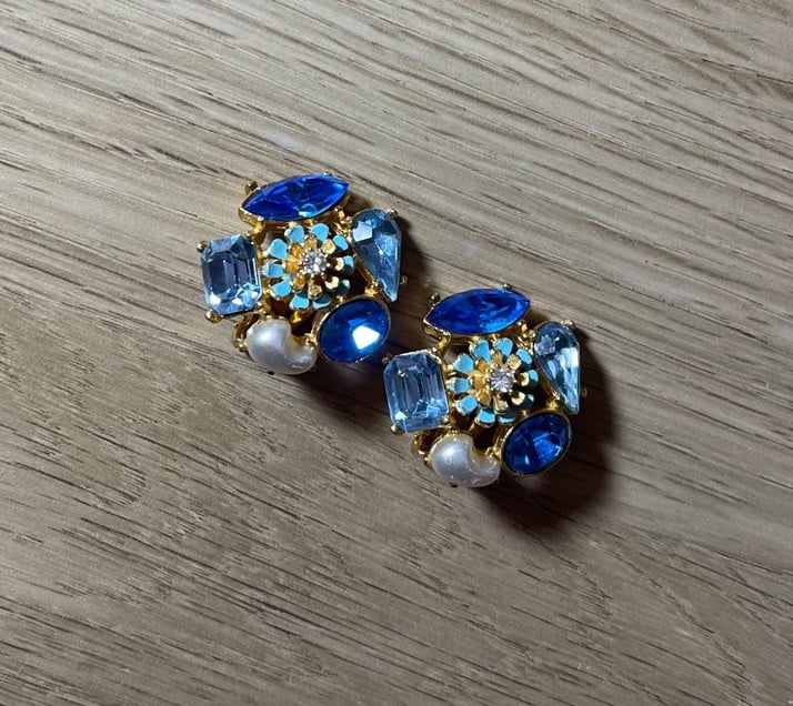 VINTAGE LORENZA CLIP ON EARRINGS
