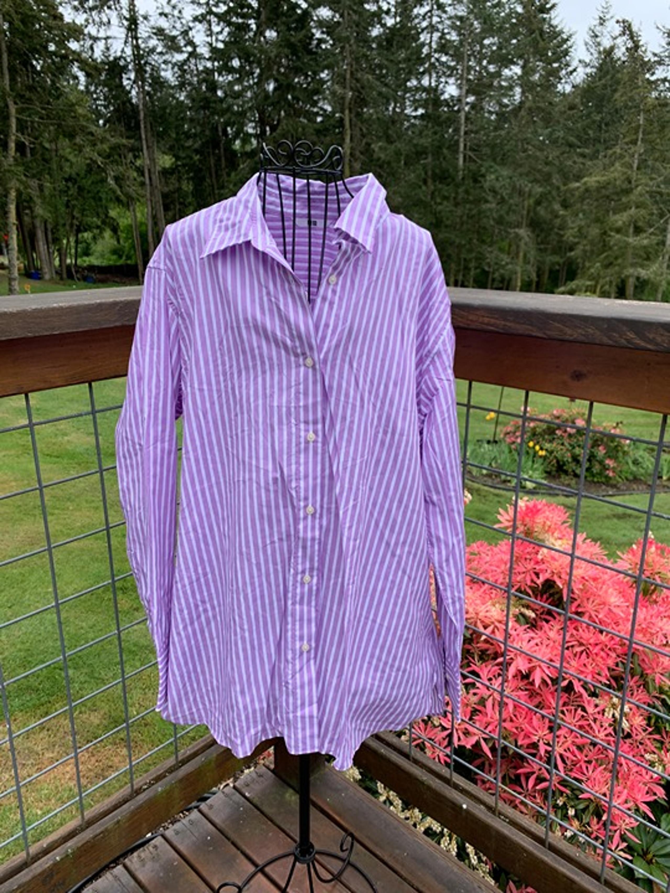 NWT UNIQLO Women's size XL Lavendar & White Stripe Long Sleeve Button Down Shirt