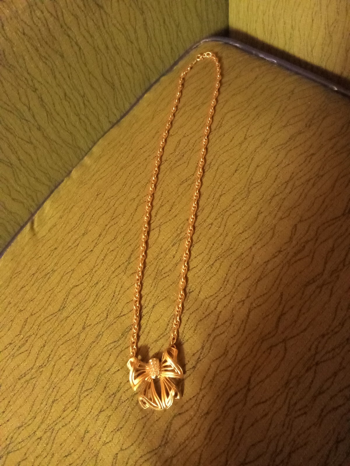 Vintage Trifari Bow Necklace