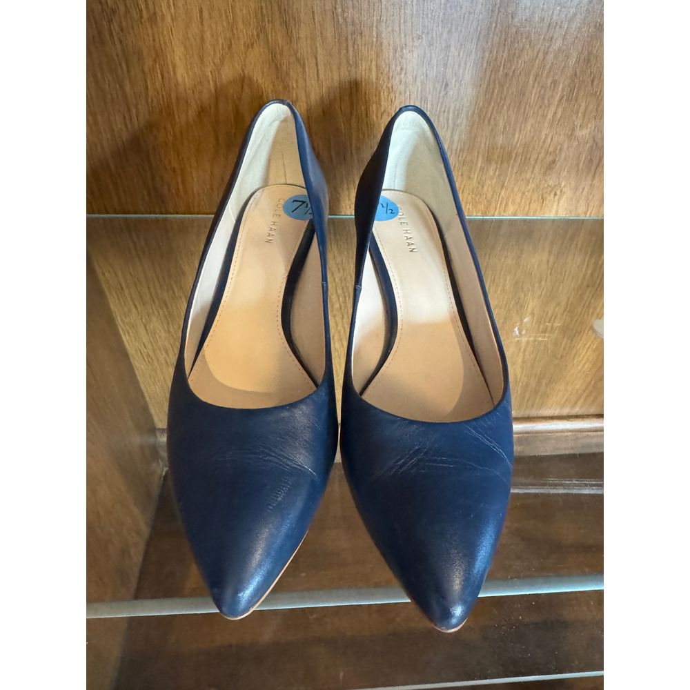 comfortable navy pumps
