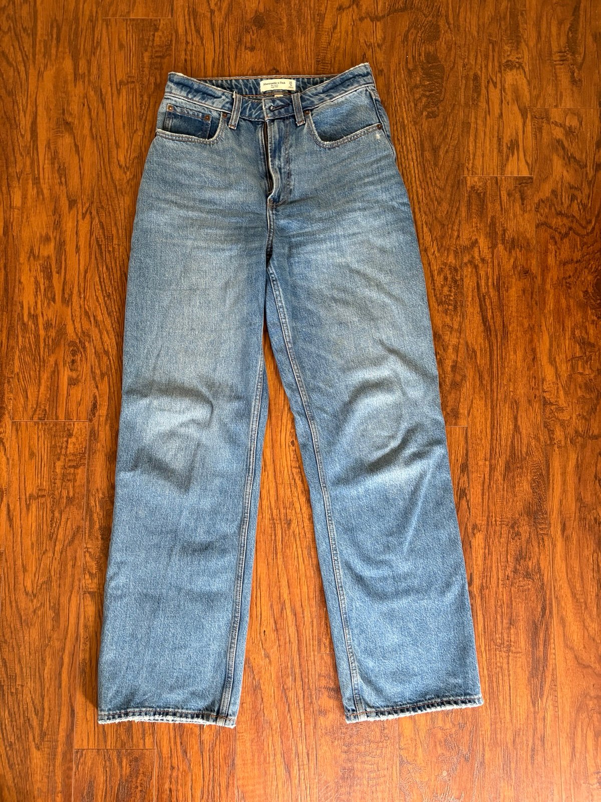 Abercrombie the loose high rise Jean size 0