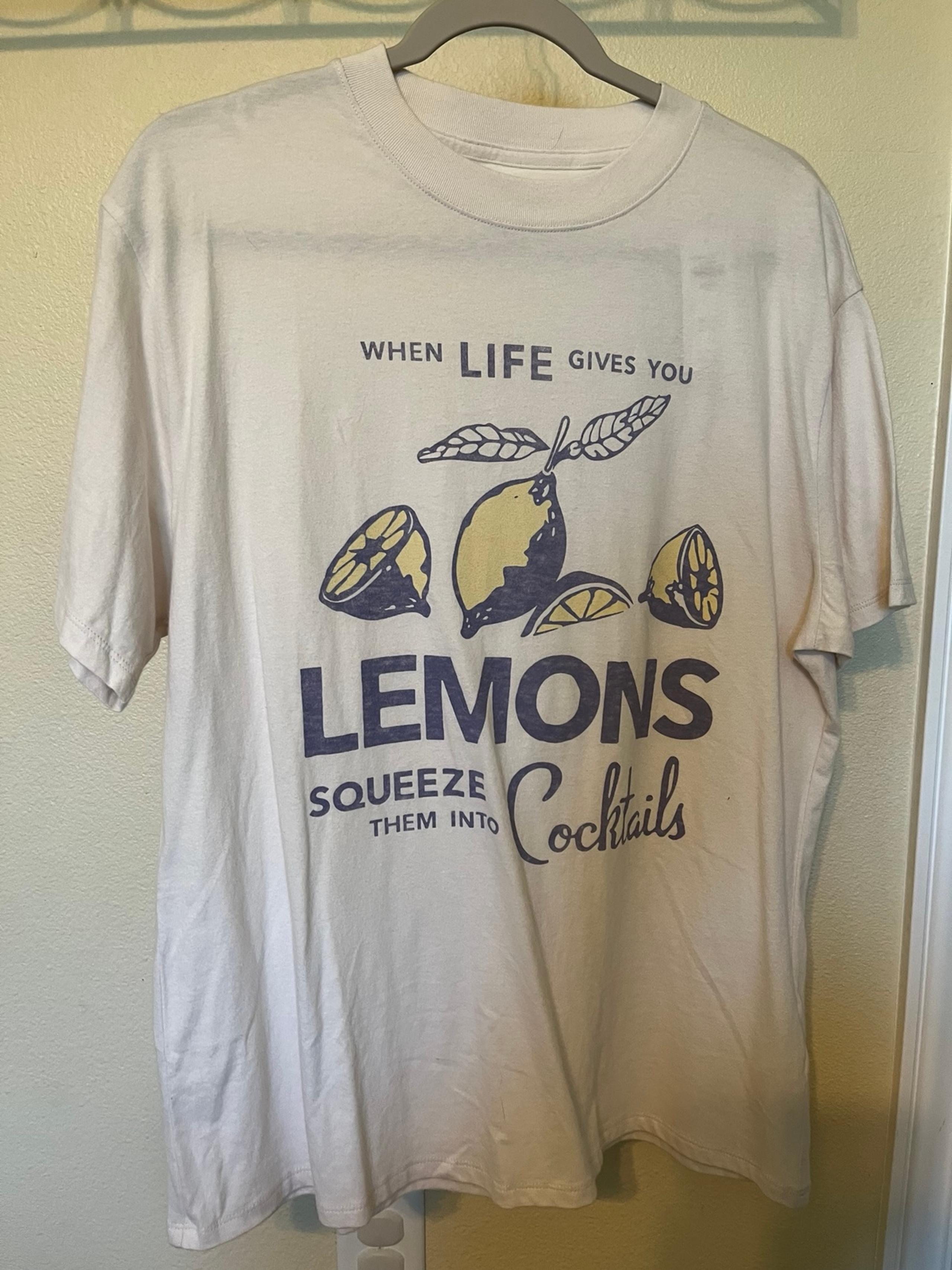 Abercrombie & Fitch Soft AF Oversized Lemon Cocktail Graphic sleeve tee Shirt M