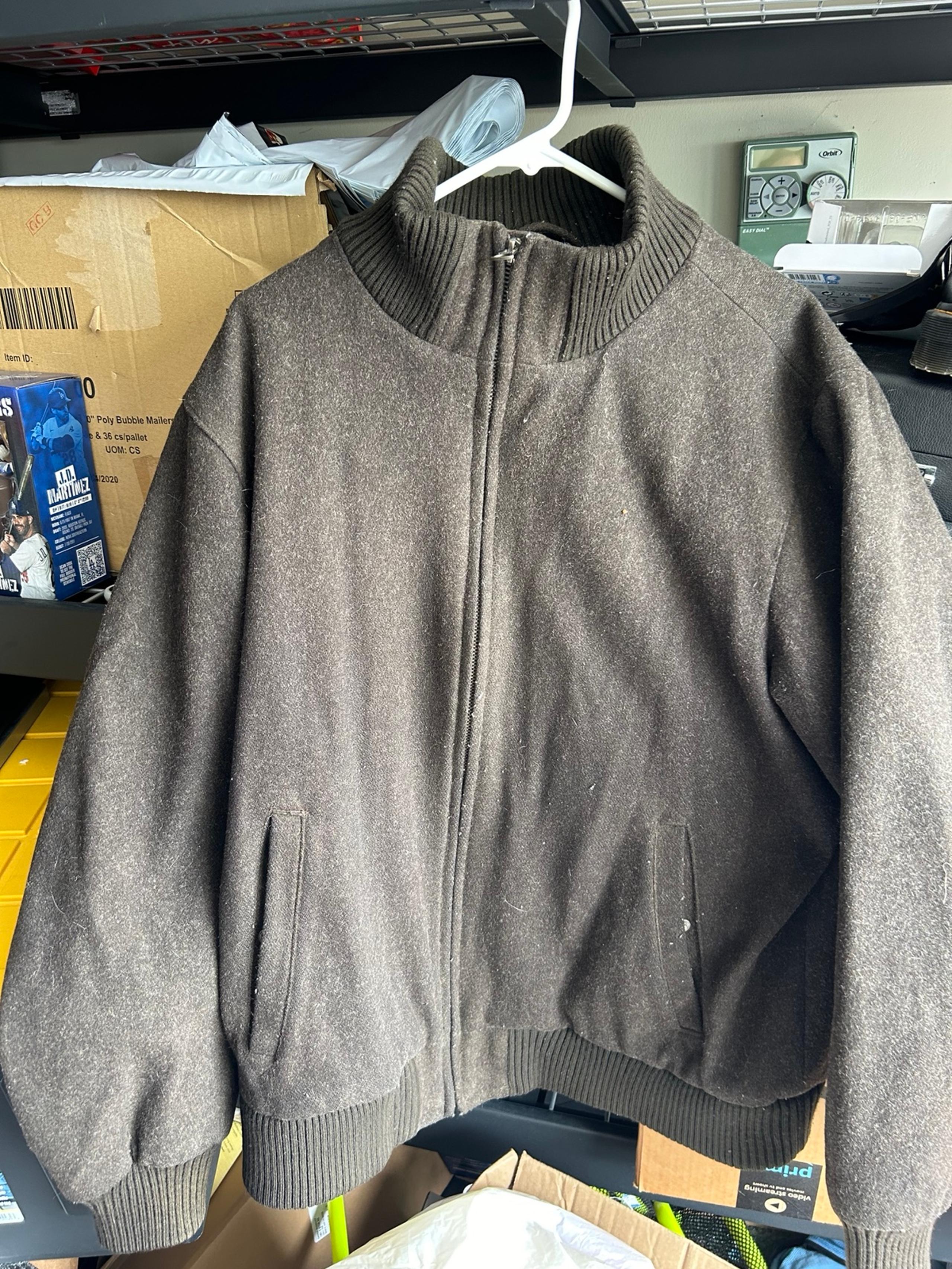 GAP men zip up jacket size xl as is condition please read description