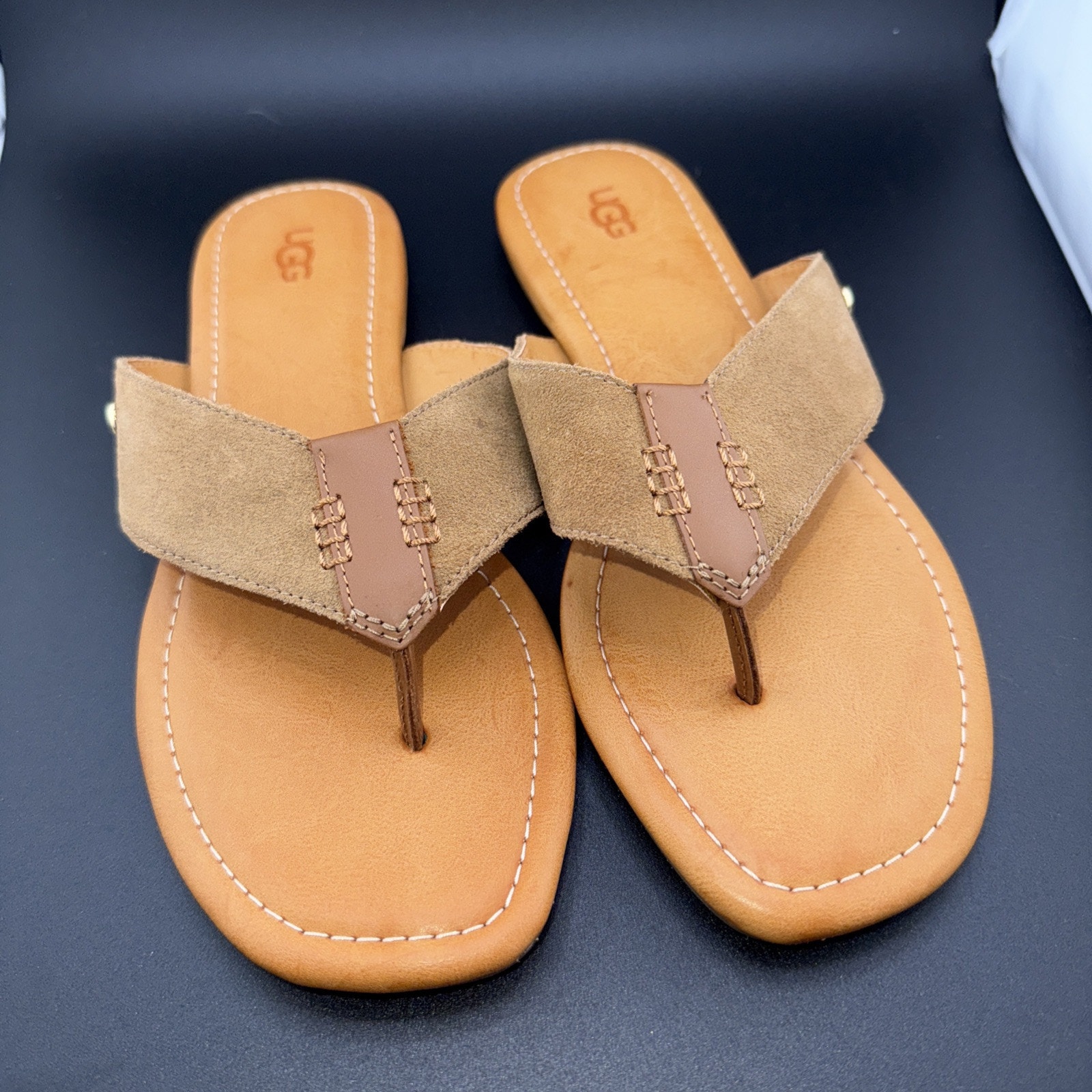 UGG Women's Carey Flip Flops Slip-On Soft Suede Sandals Chestnut US Size 9 NIB