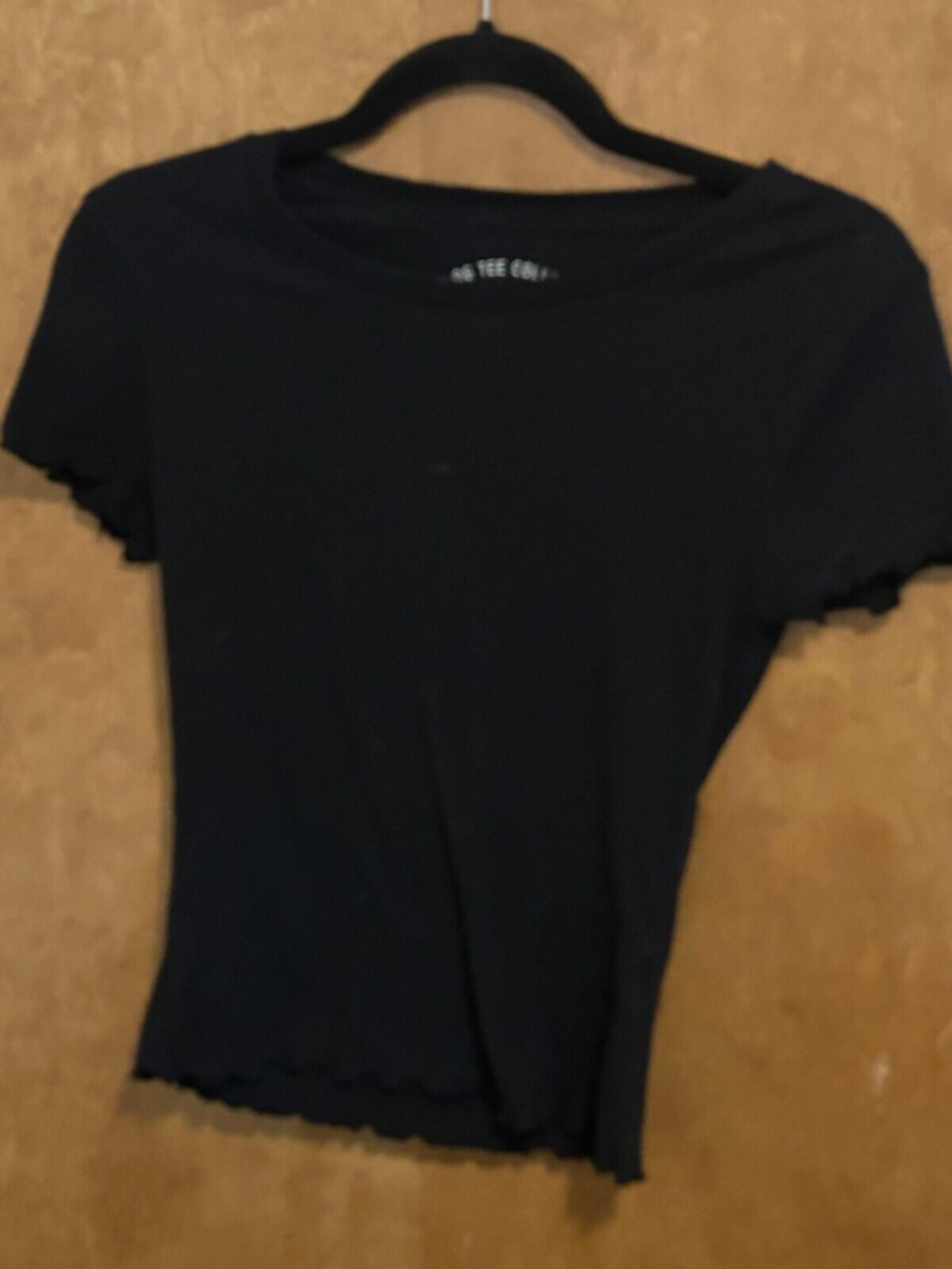Aero Womens Black Shrunken Tee Cropped T Shirt Size Medium