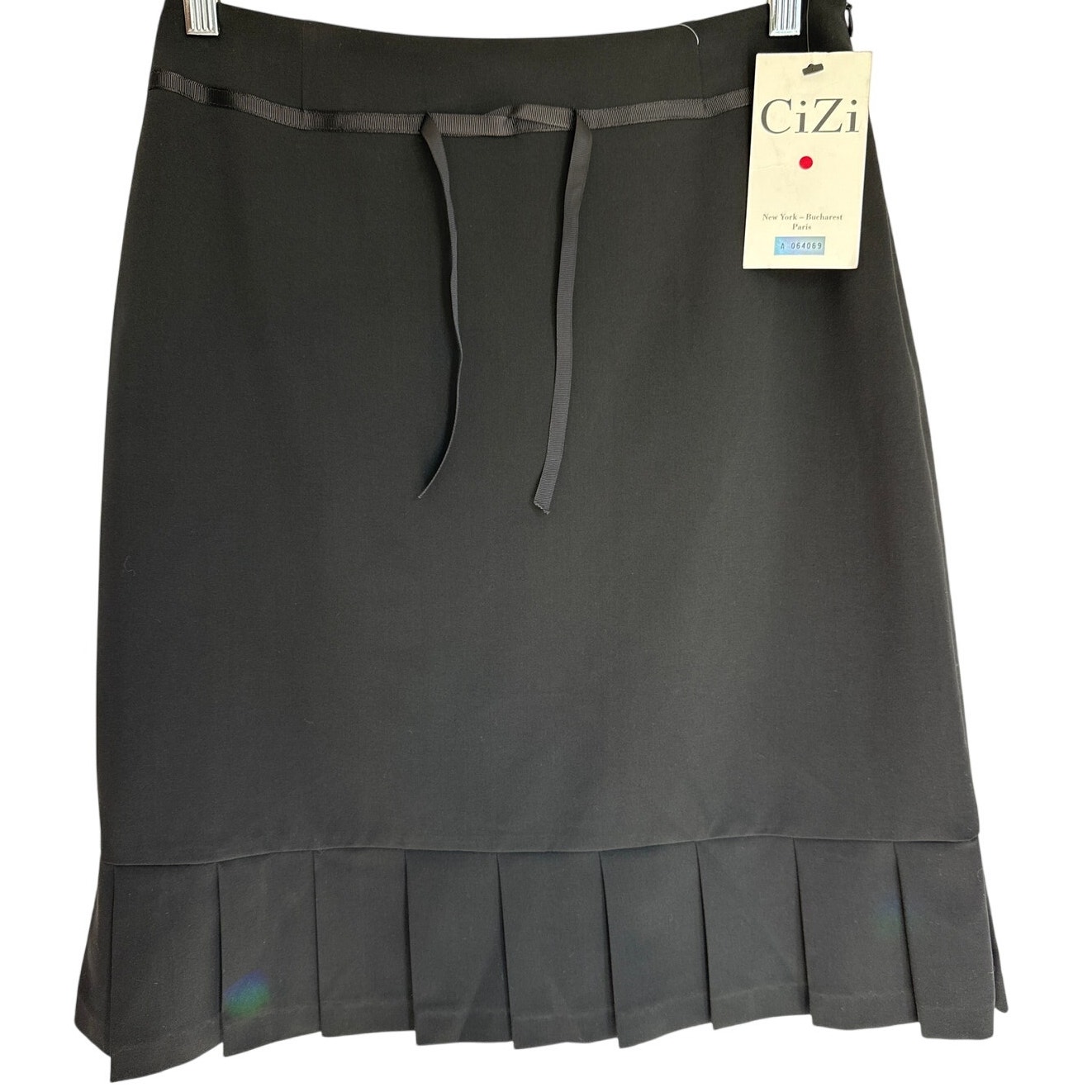 Women’s Knee Length Black Pleated Hem Skirt Office Wear Size 6