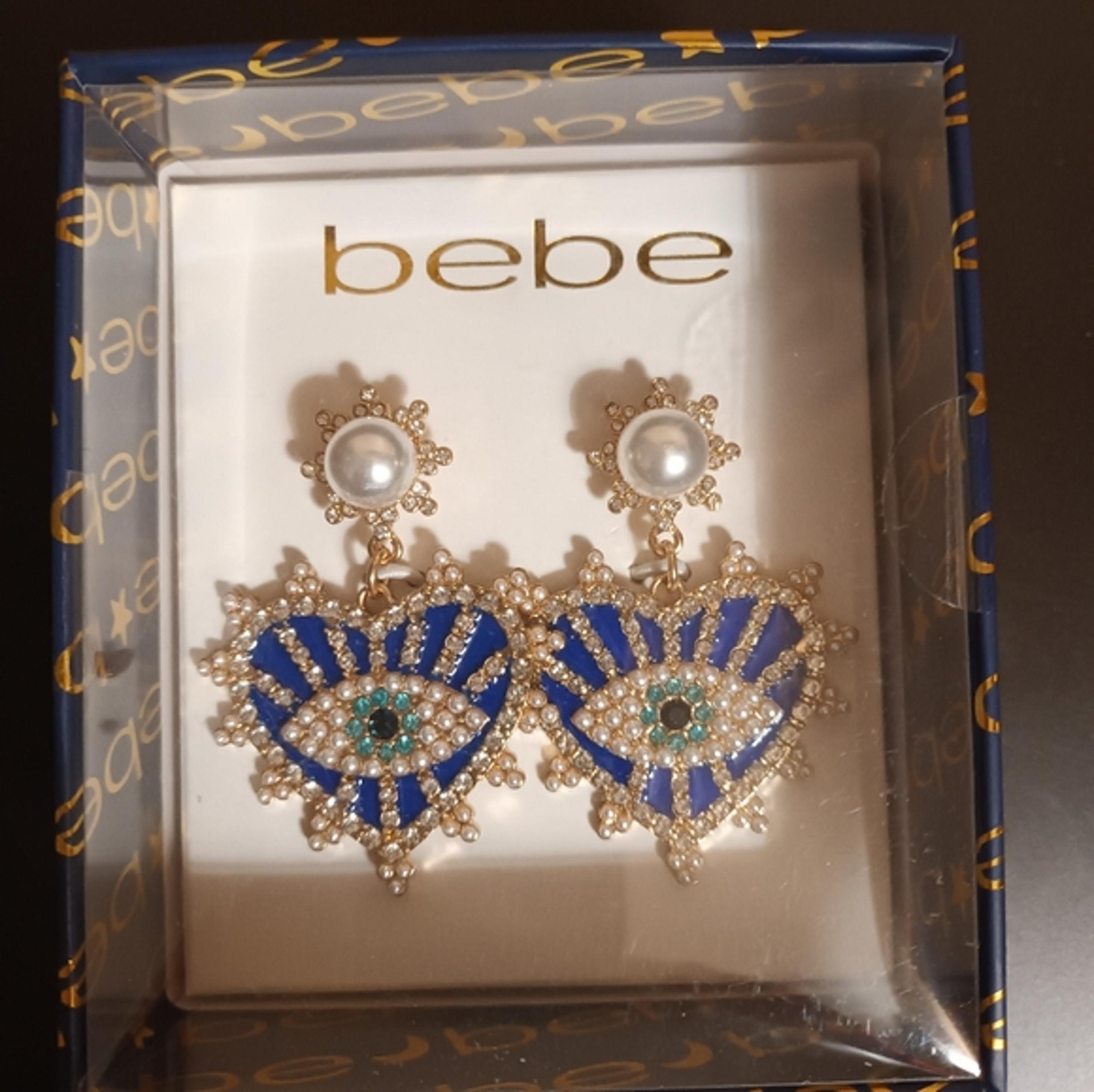 New Women's Bebe Heart Open Eye Earrings