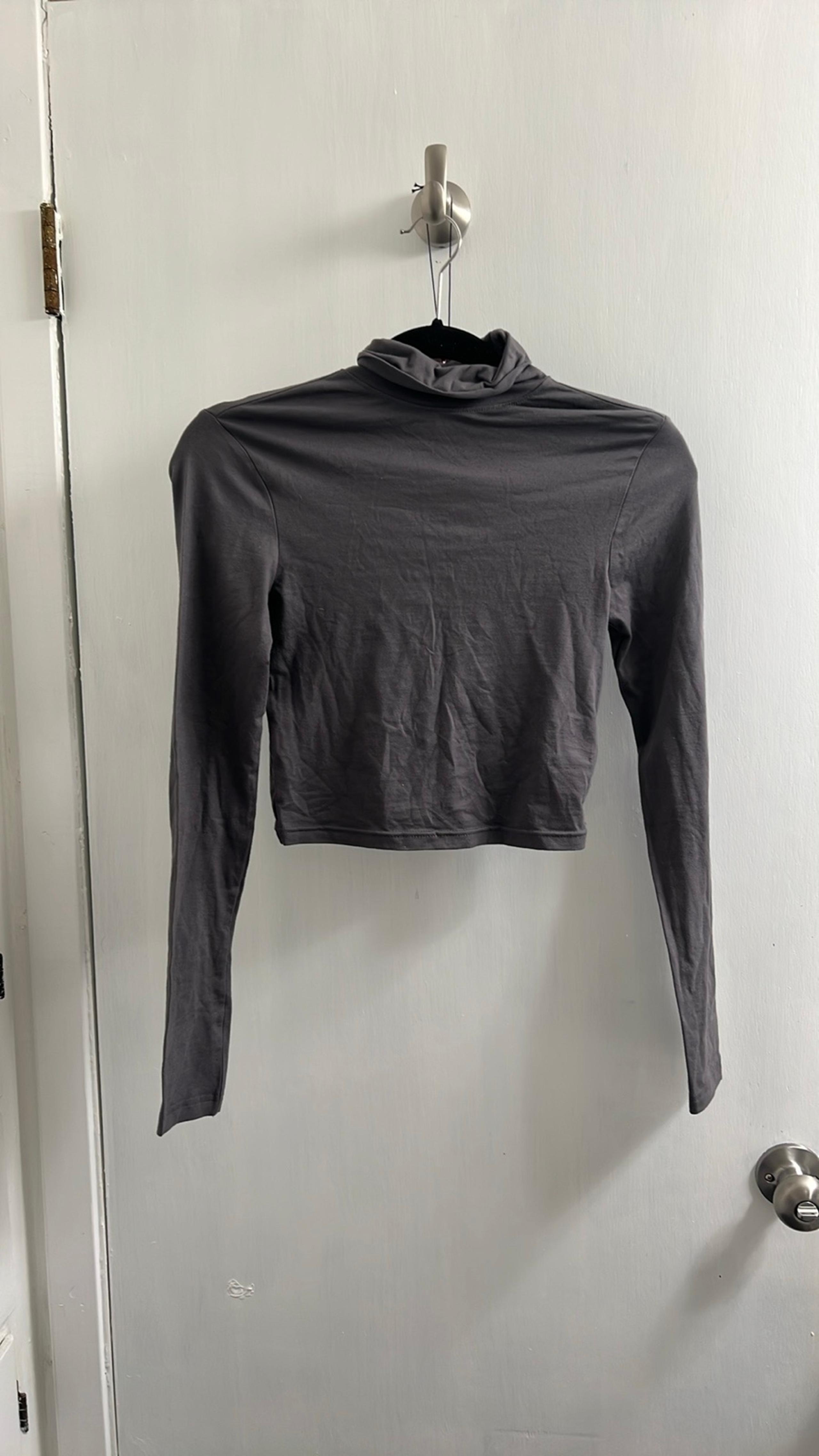 H&M divided gray turtleneck size XS