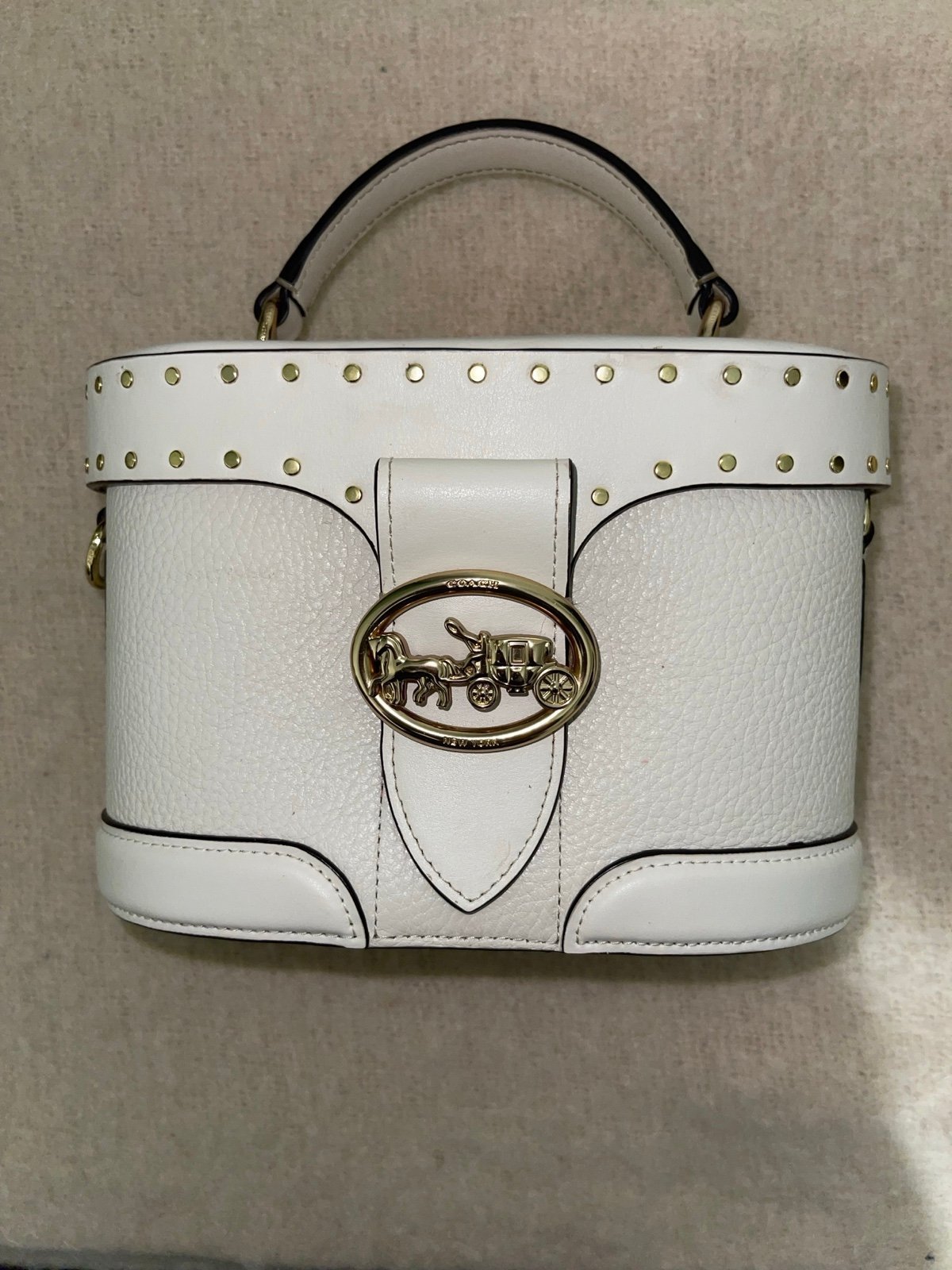 BEAUTIFUL White COACH purse. EXCELLENT condition.