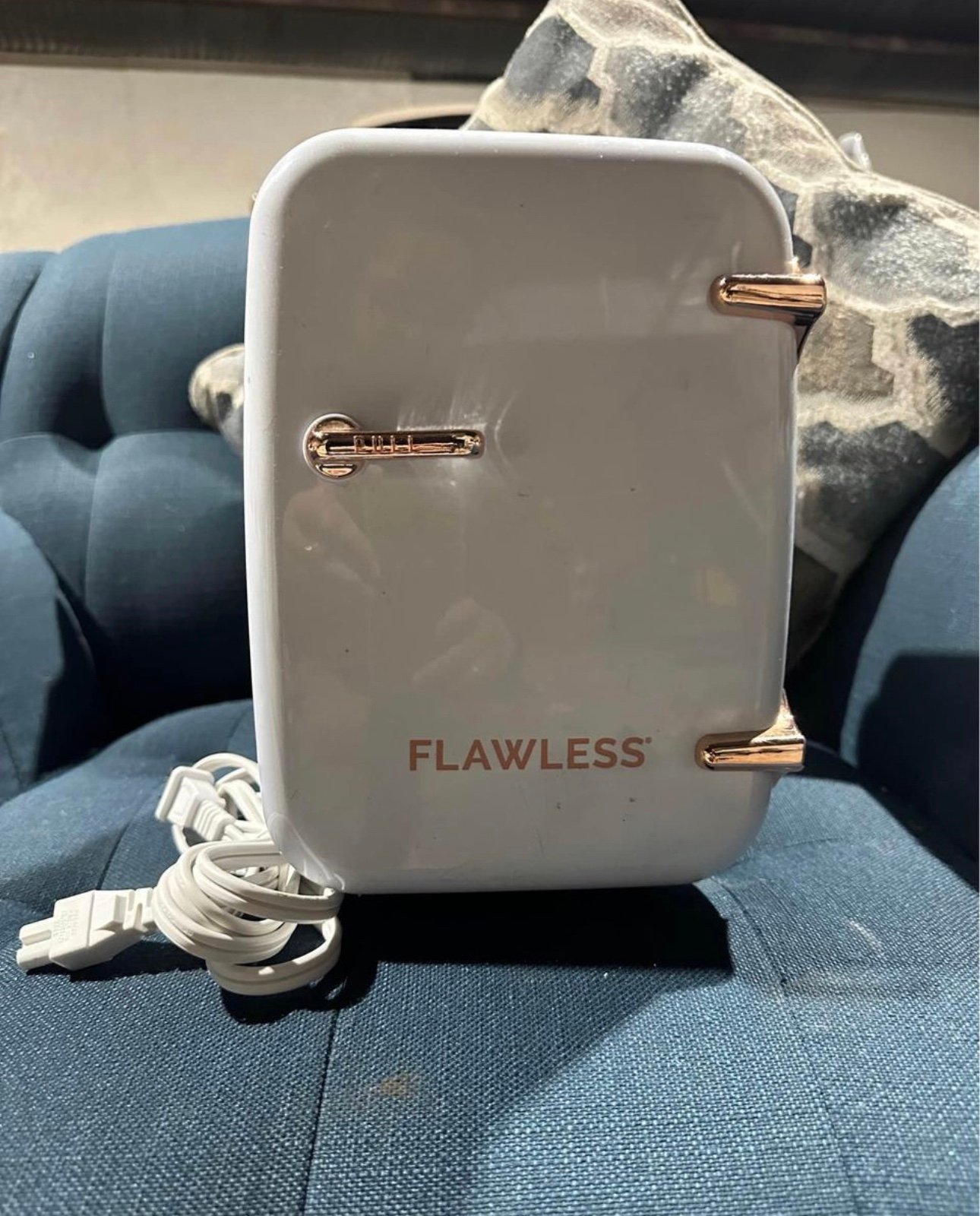 Finishing Touch Flawless Mini Beauty Fridge for Makeup and Skincare, White, 4 Li