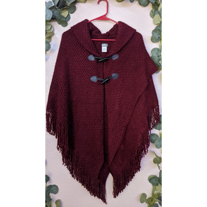 Neiman Marcus Burgundy Chunky Knit Claw Button Front Fringe Poncho