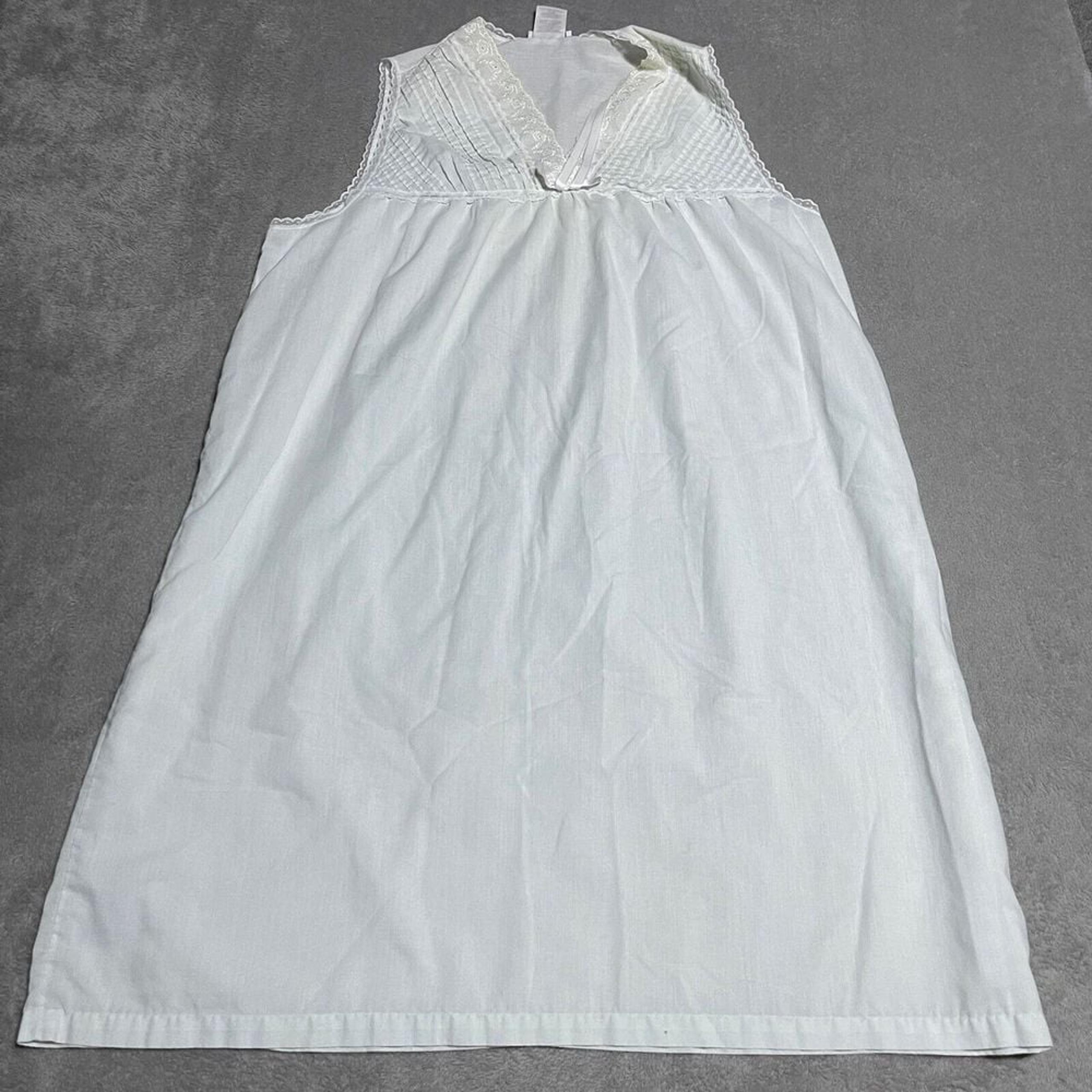 Vintage Sans Souci Nightgown Womens XL Sleeveless Lace Detail V Neck Cottage