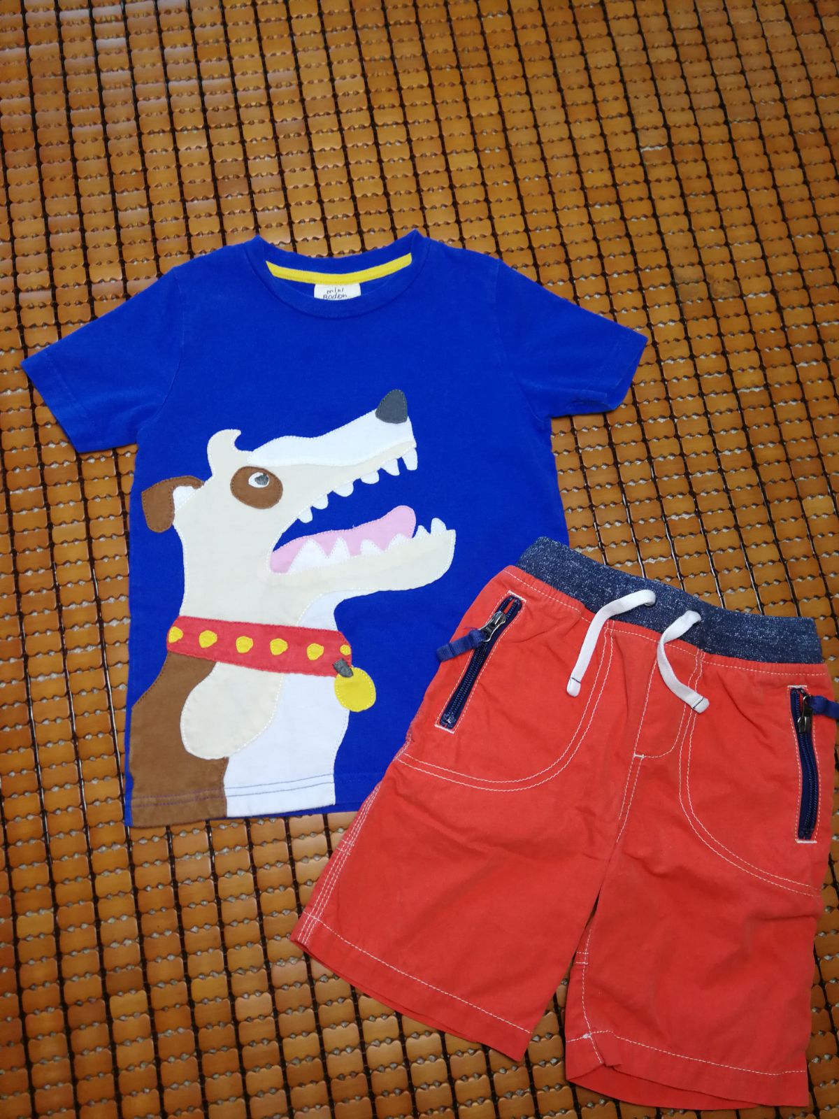 Boden dog and adventure shorts size 4-5.