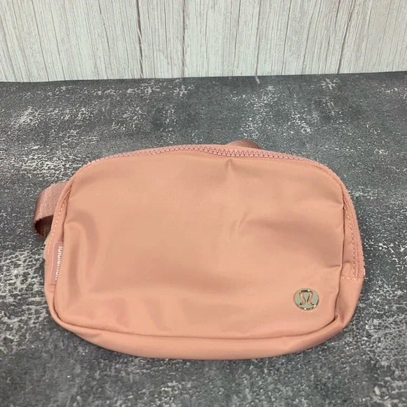 Lululemon Everywhere Belt Bag PINK