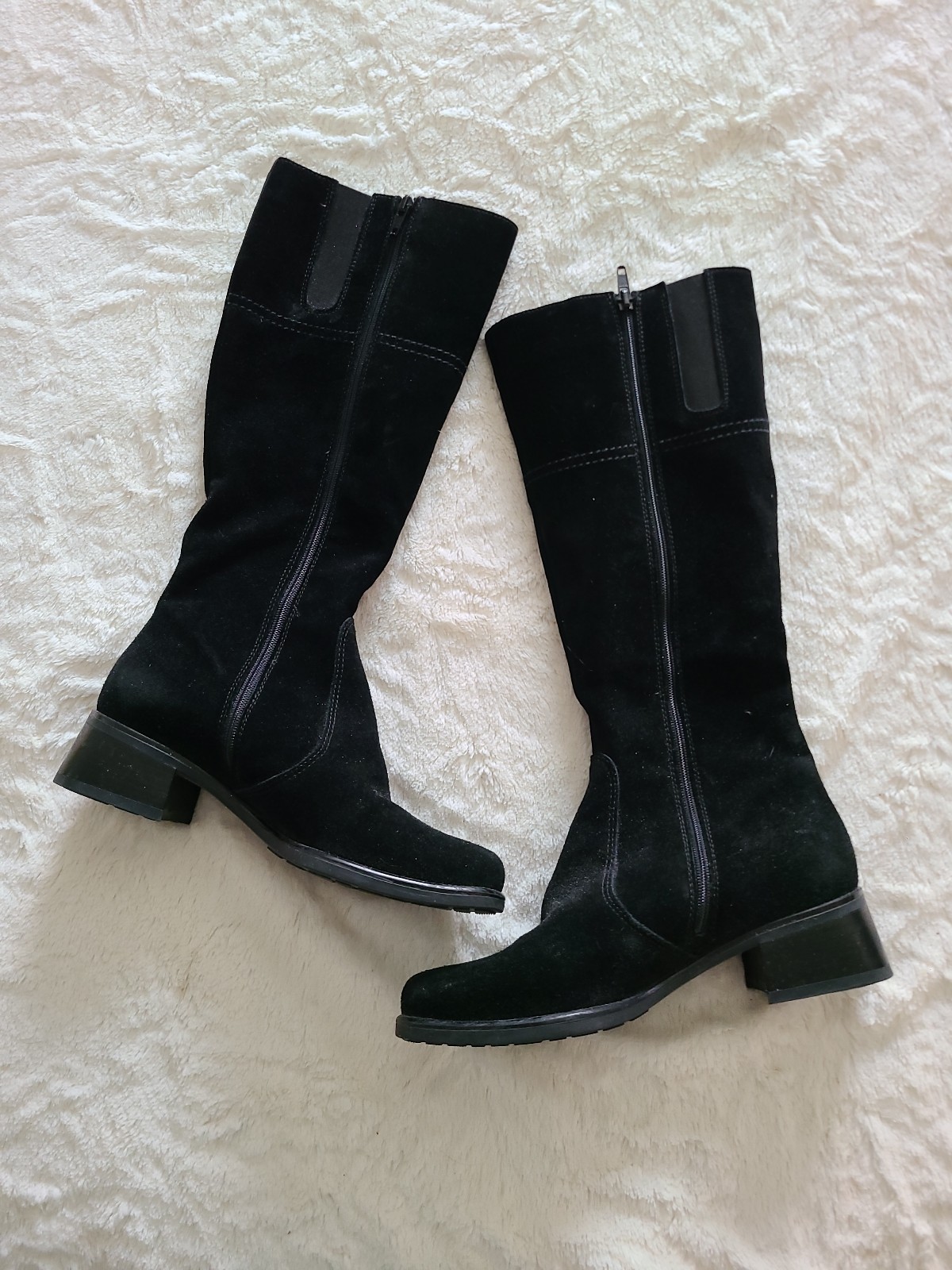 La Canadienne Black Suede Boots