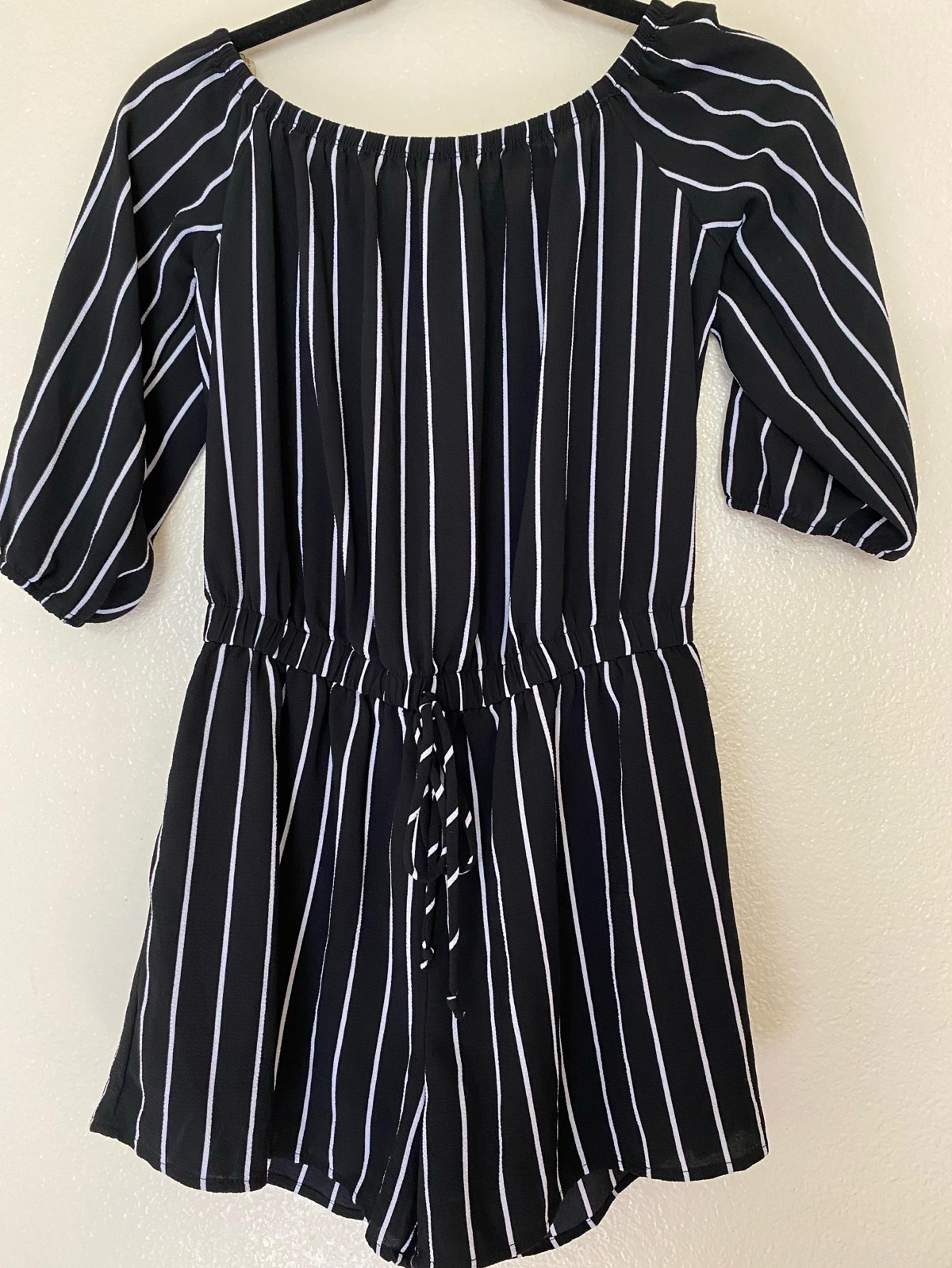 MAUTE MONDE BLACK AND WHITE STRIPED SIZE M