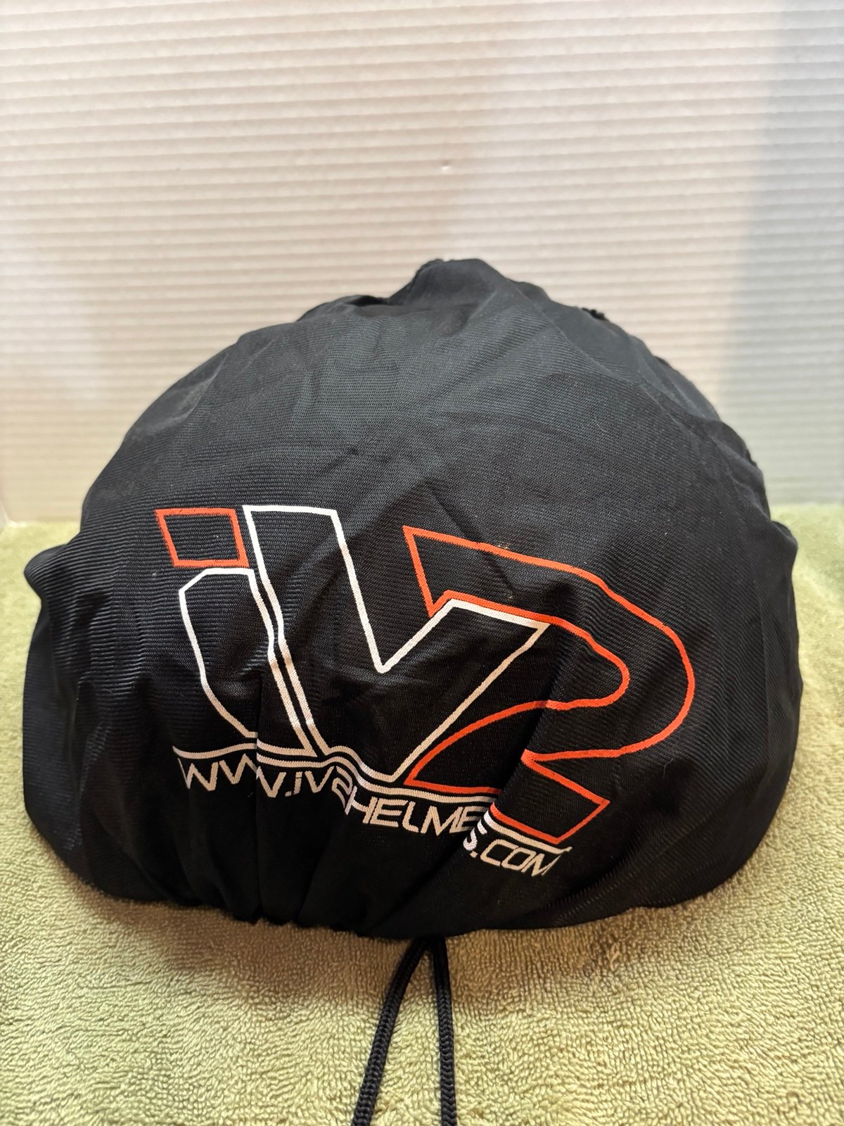 iV2HELMETS motorcycle Half Helmet Size Large With Bag And Box. Manufactured