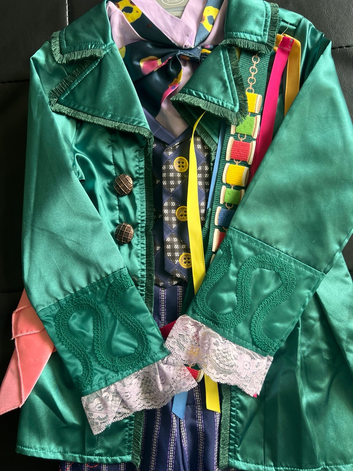 Disney Store Costume Mad Hatter Kids Unisex Size 4 Halloween Cute Almost New