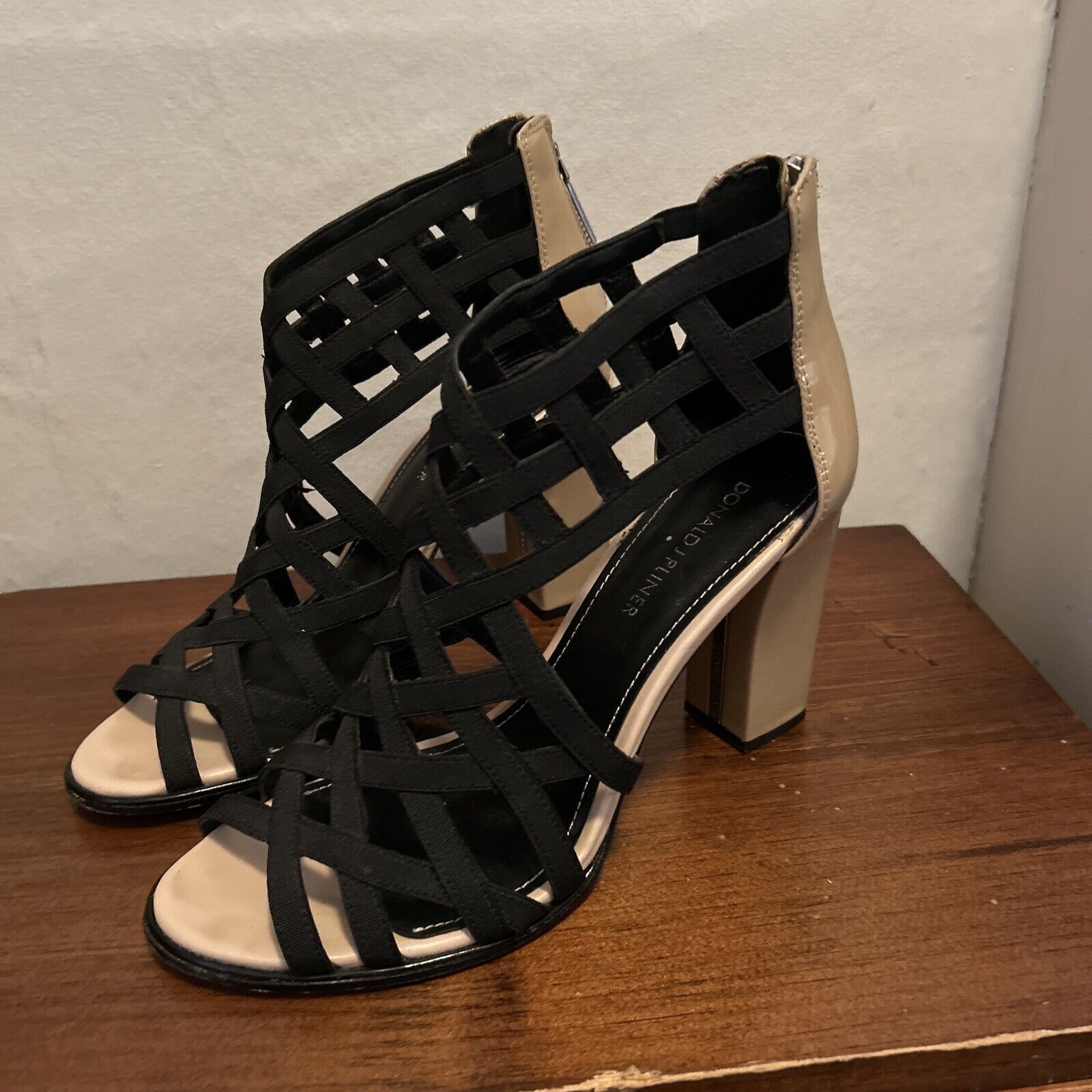 DONALD PLINER Black & Tan Sandals 4” Block Heel . Zip Back Sz 8.5 Formal Patent