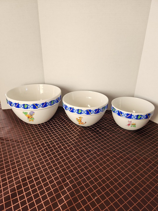 Winnie the Pooh, Tigger & Piglet 3 Piece Nesting Stoneware Bowl Set
