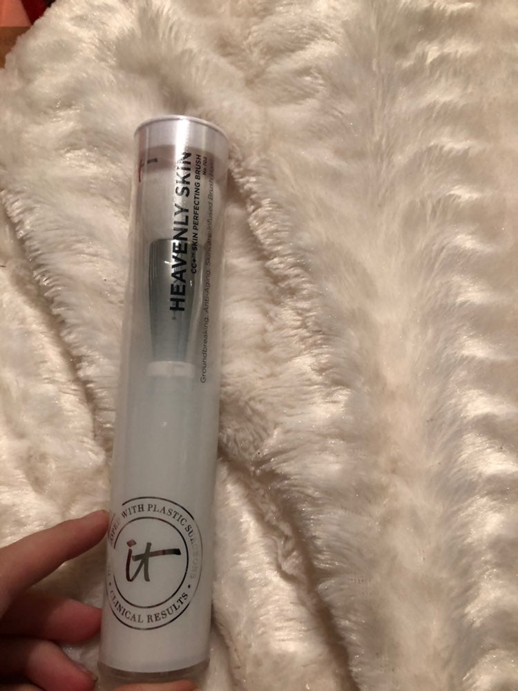 It Cosmetics Foundation Brush Heavenly
