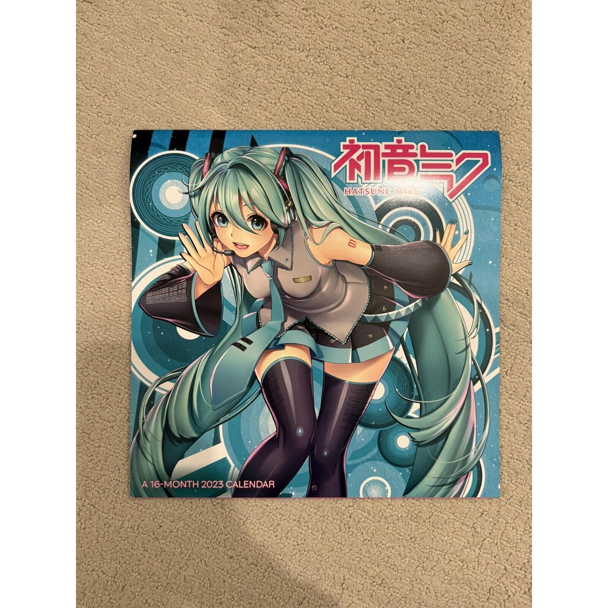Hatsune Miku 16 Month 2023 Calendar (Trends International)
