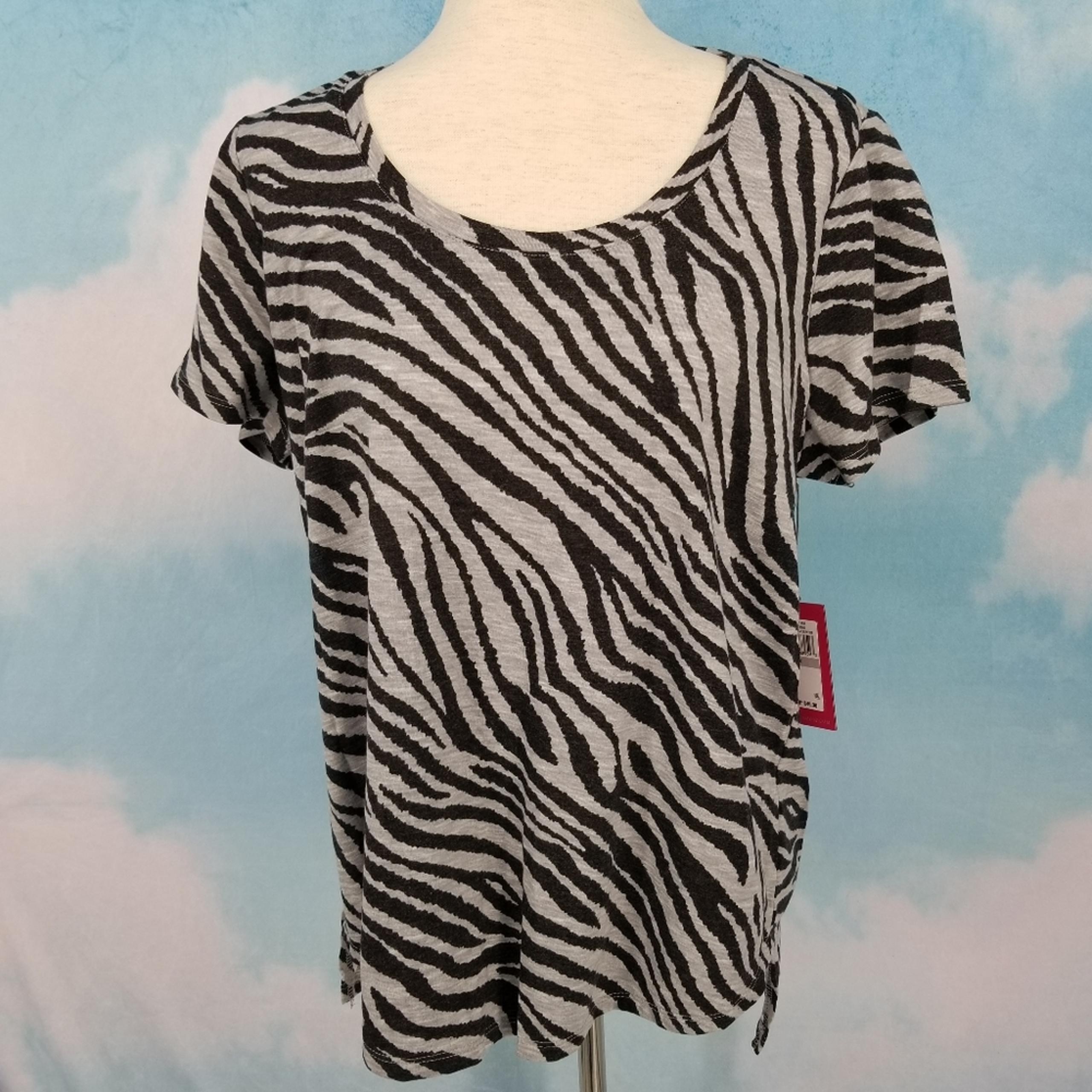 Vince Camuto Short Sleeve Gray Zebra Print Scoop Neck Tee Size 1X NWT