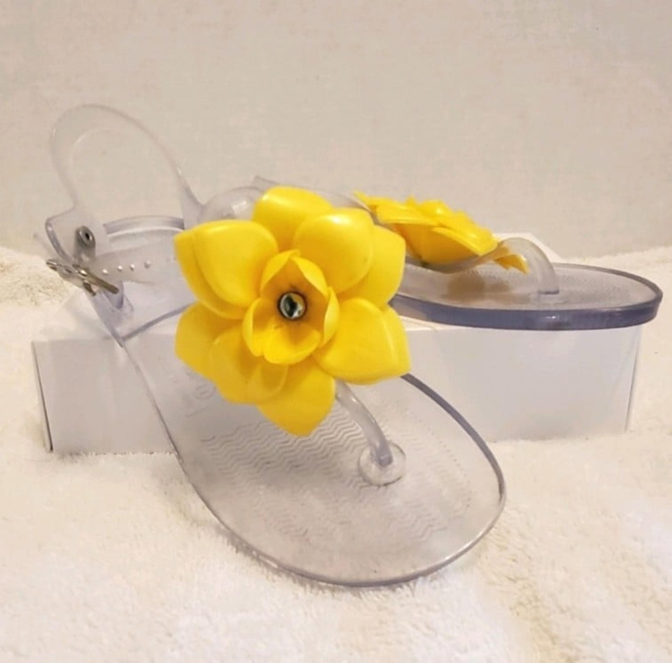 Gymboree Jelly Sandals with Yellow Flower Sz 11 HARD TO FIND!!