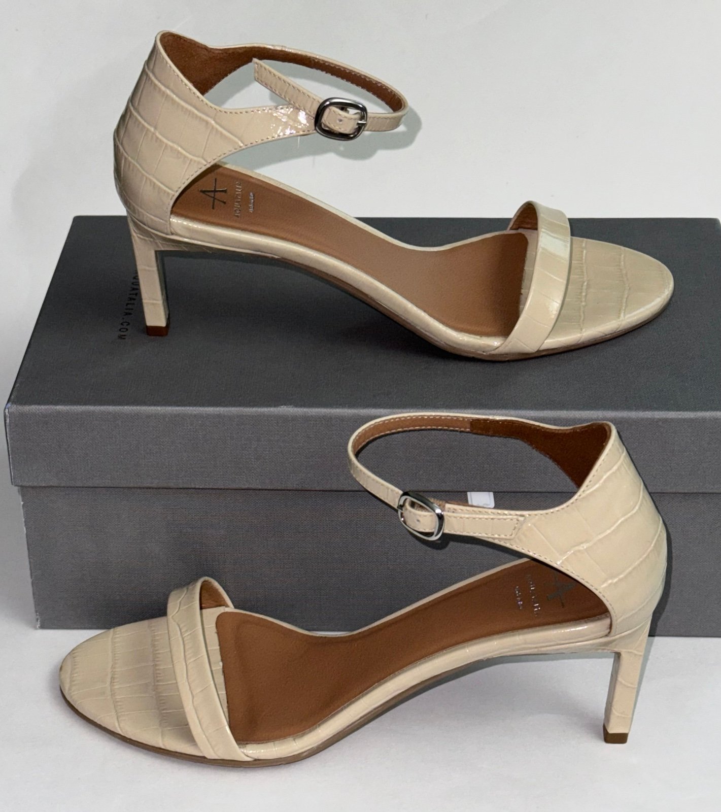 AQUATALIA Rubie Ankle Strap SANDALS Heels Cream Beige Croc Leather Women’s 7.5
