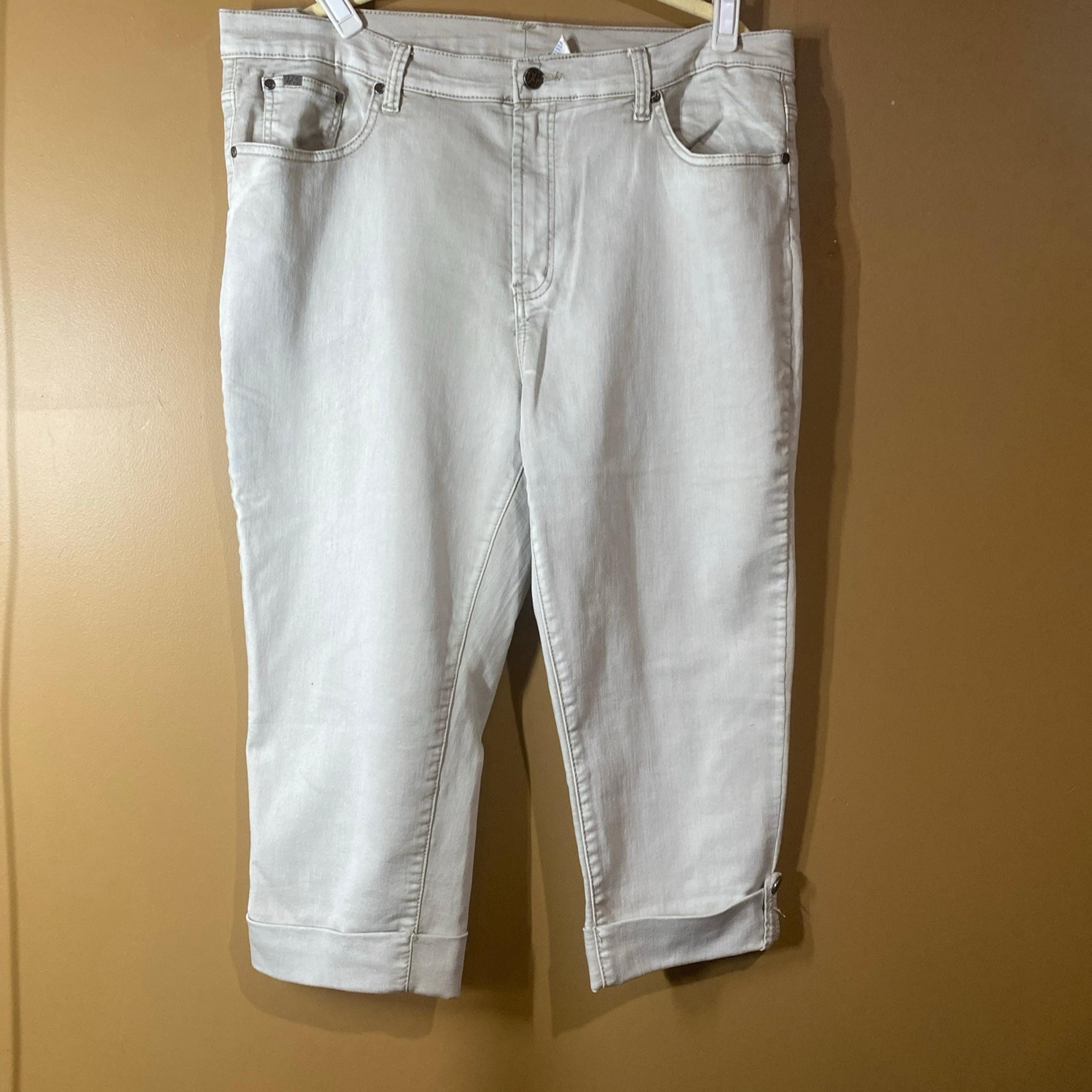 241 DG2 Capri Pants Women’s 16 W Beige Stretch Cuffed Straight Leg Capris