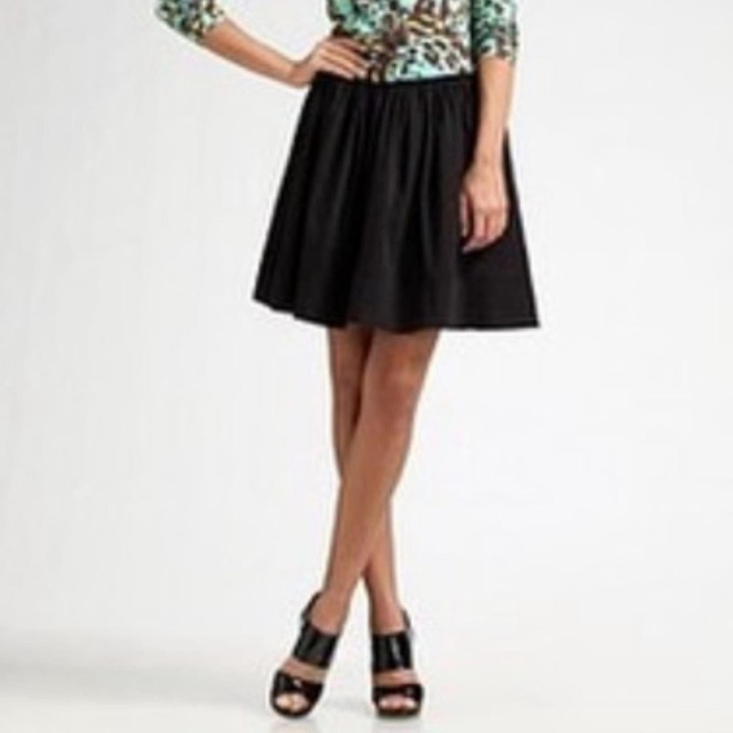 Diane Von Furstenburg DVF Barren Poplin Black Pleated Mini Skirt 2 Nylon Blend