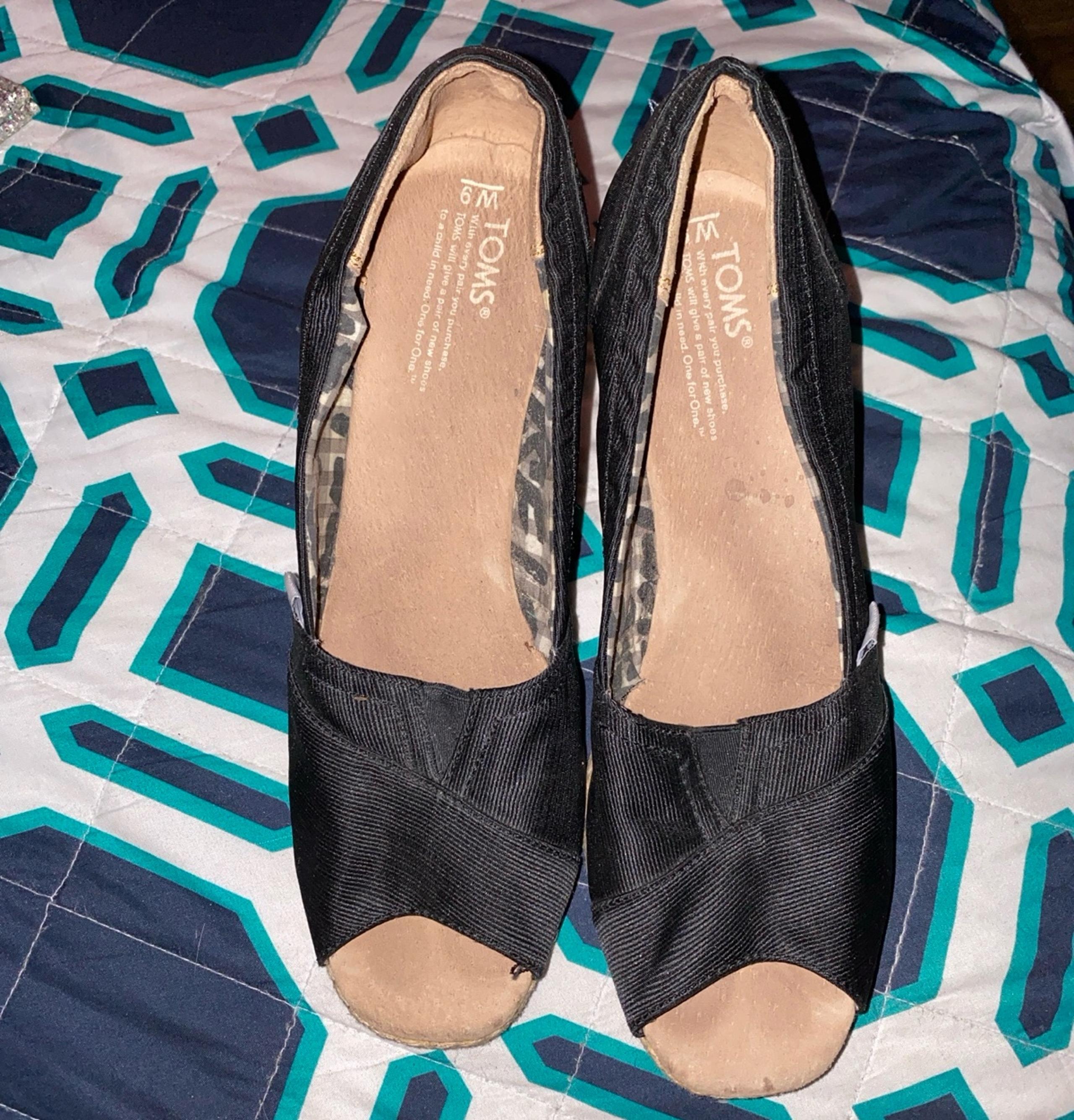 TOMS wedges