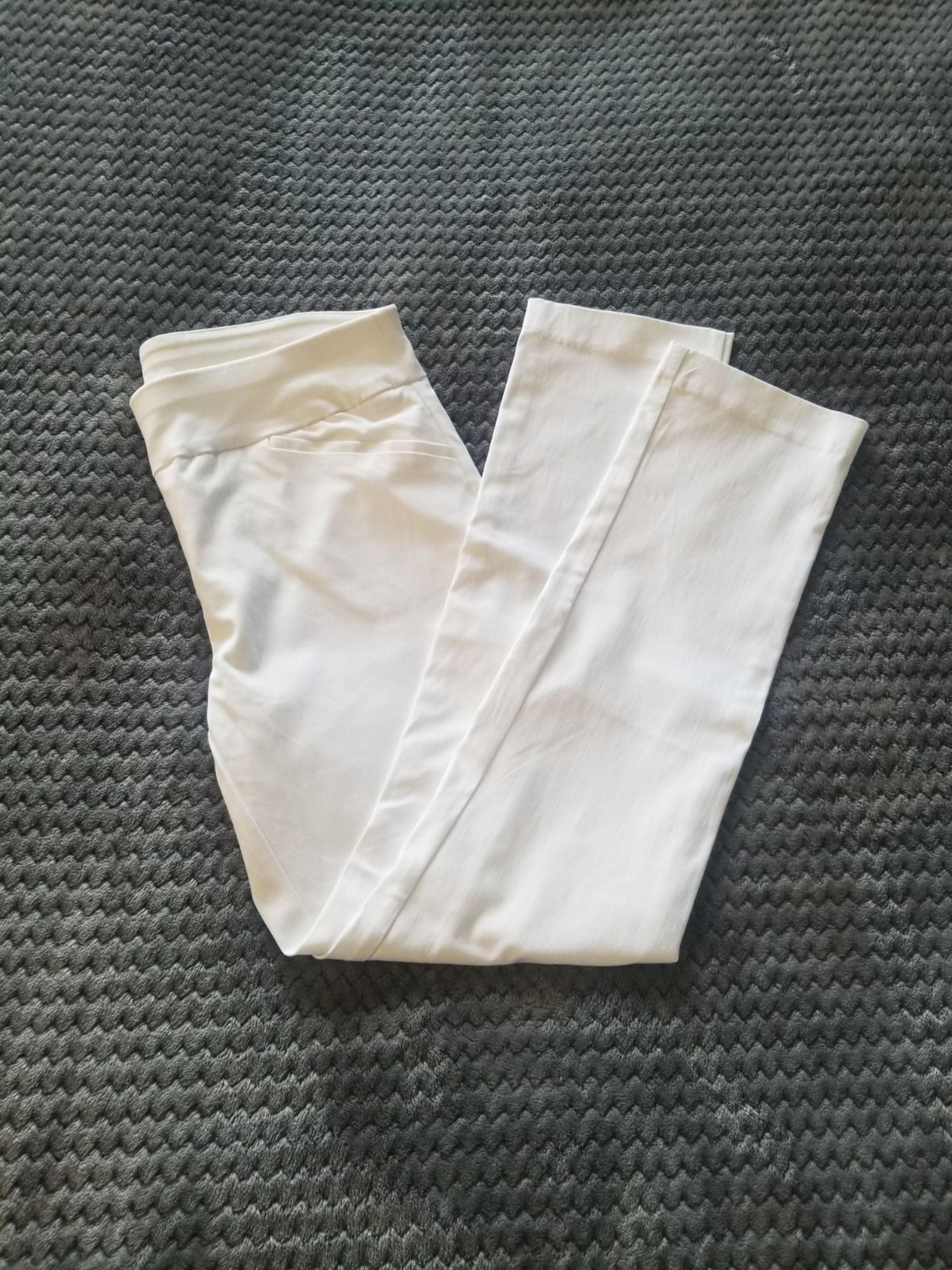 Chicos stretchy white pants 00