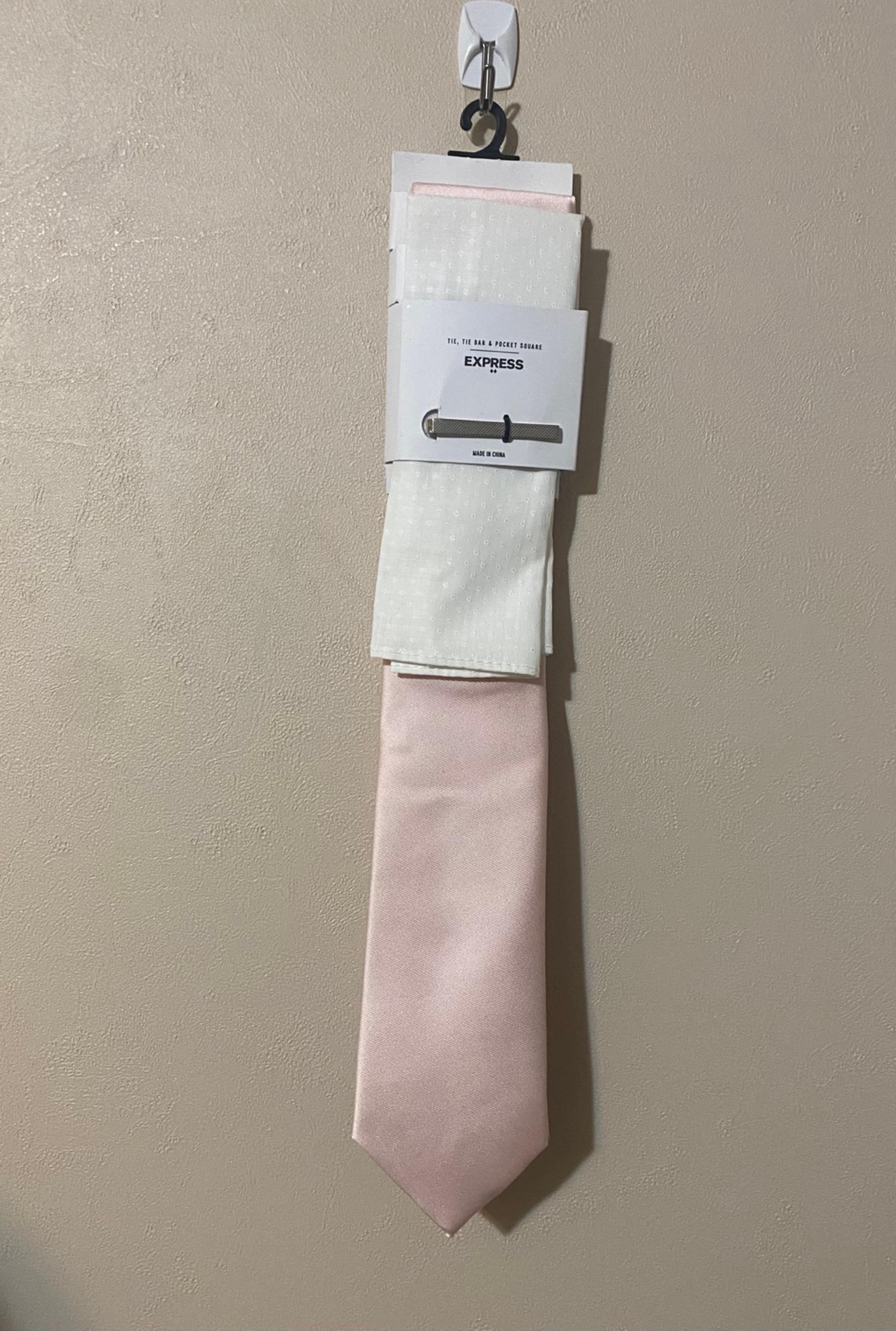 EXPRESS MENS TIE TIE BAR POCKET SQUARE set Light Pink NWT