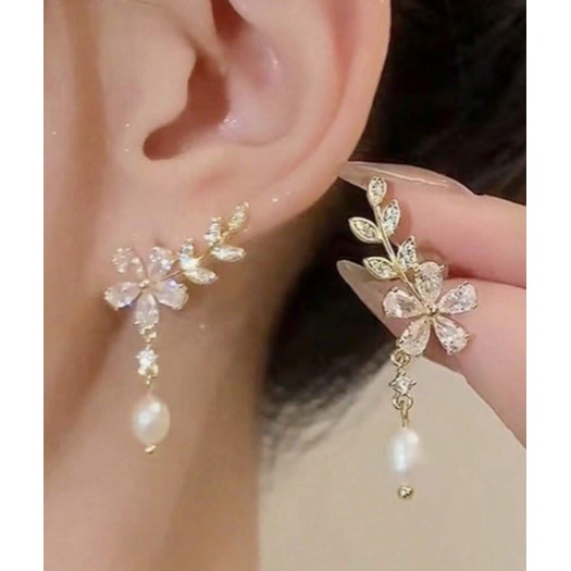 Clear Faux Pearl Crystal Gold Tone Flower Rhinestone Earrings Pierced